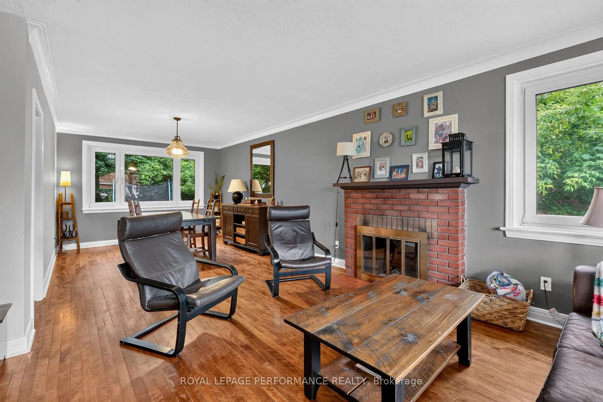 Photo 4 of 105 Crownhill Street, Ottawa, Cardinal Heights — HOMEH
