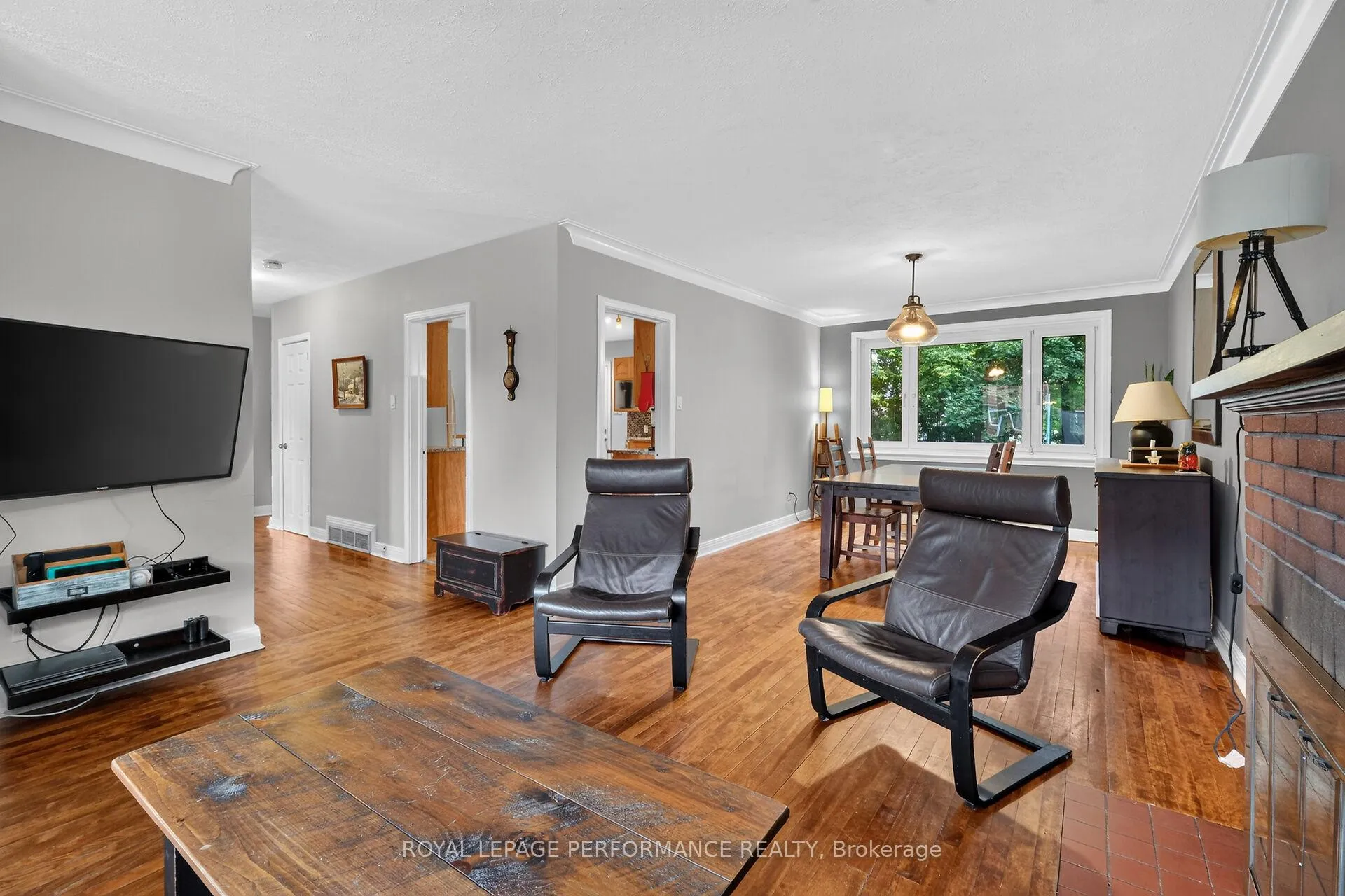 Photo 5 of 105 Crownhill Street, Ottawa, Cardinal Heights — HOMEH
