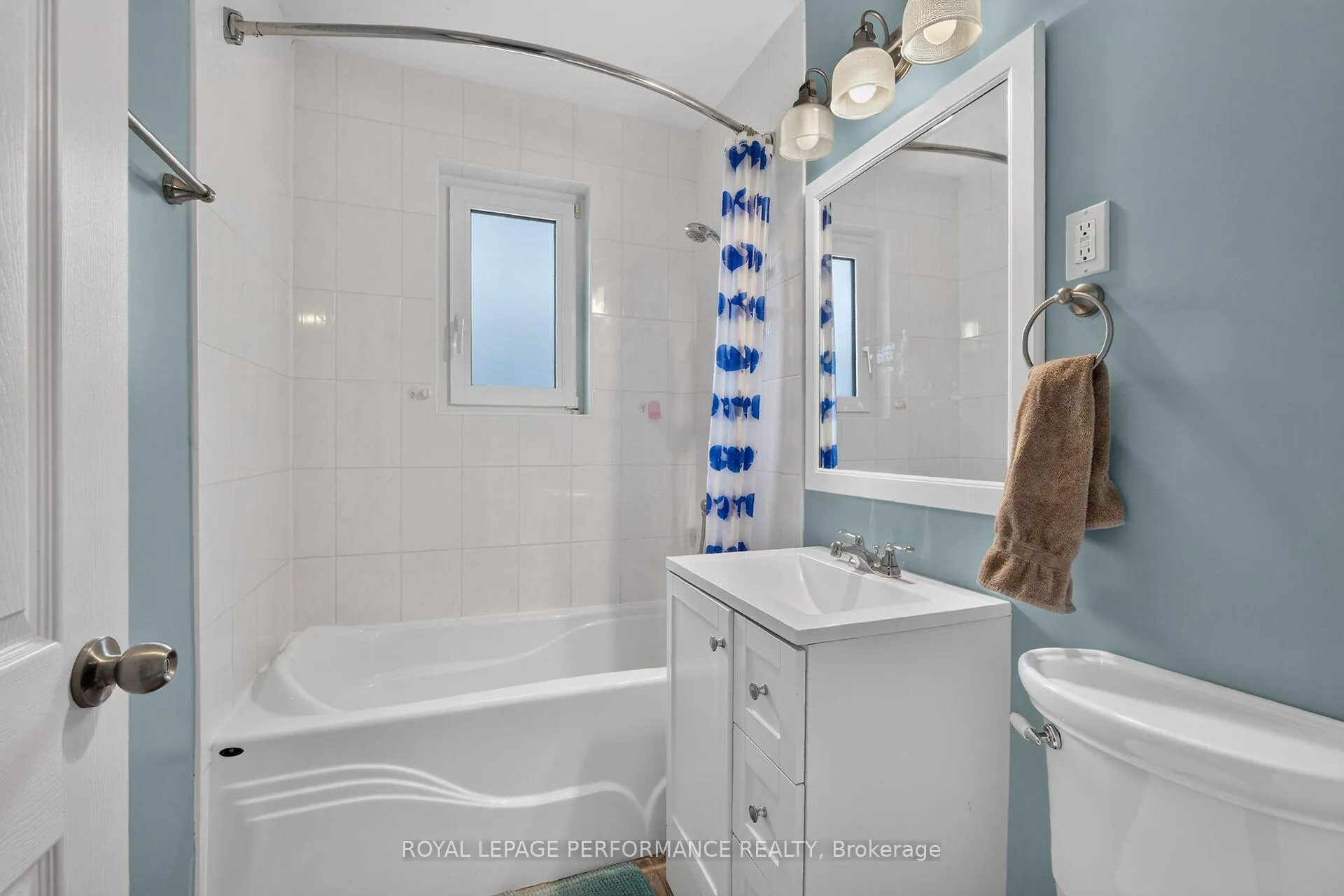 Photo 14 of 105 Crownhill Street, Ottawa, Cardinal Heights — HOMEH