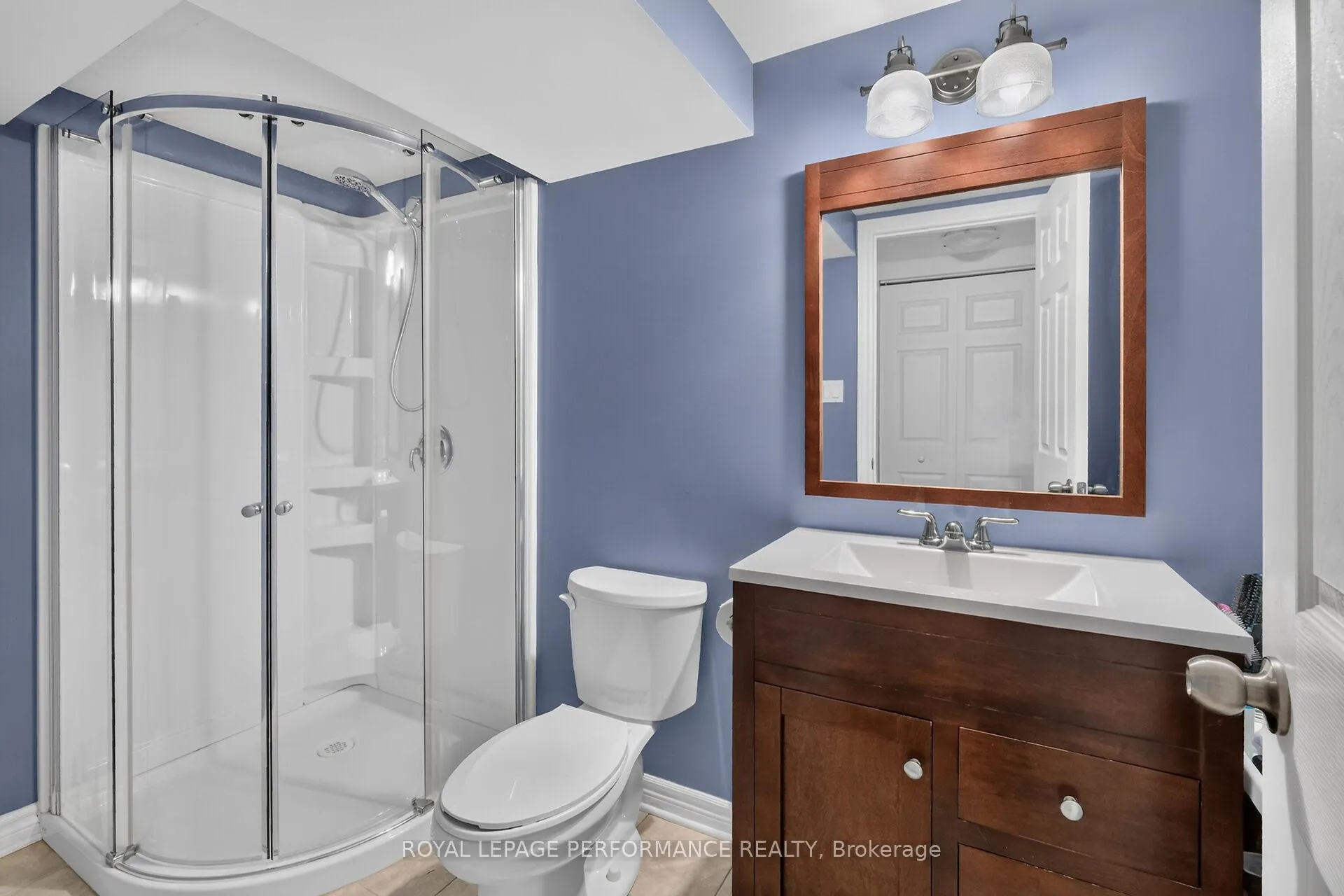 Photo 17 of 105 Crownhill Street, Ottawa, Cardinal Heights — HOMEH