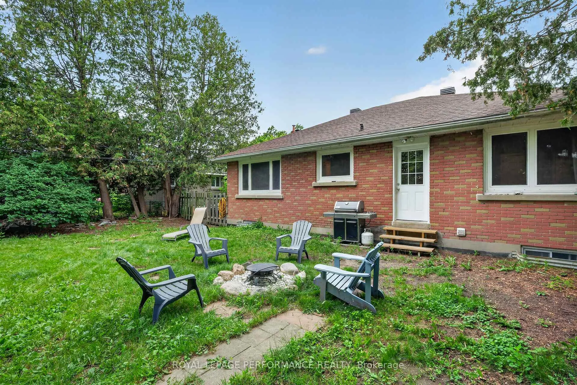 Photo 18 of 105 Crownhill Street, Ottawa, Cardinal Heights — HOMEH