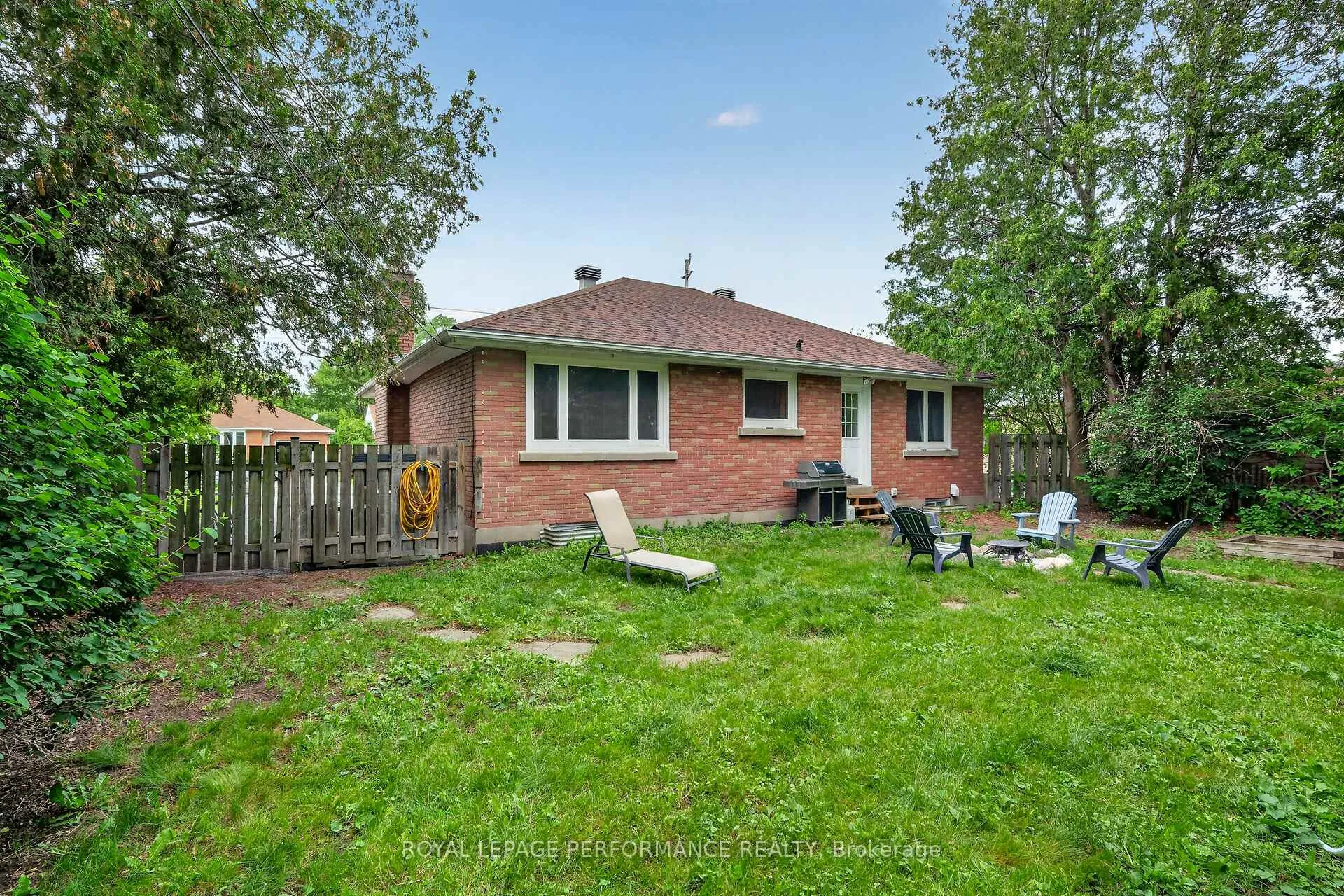 Photo 20 of 105 Crownhill Street, Ottawa, Cardinal Heights — HOMEH