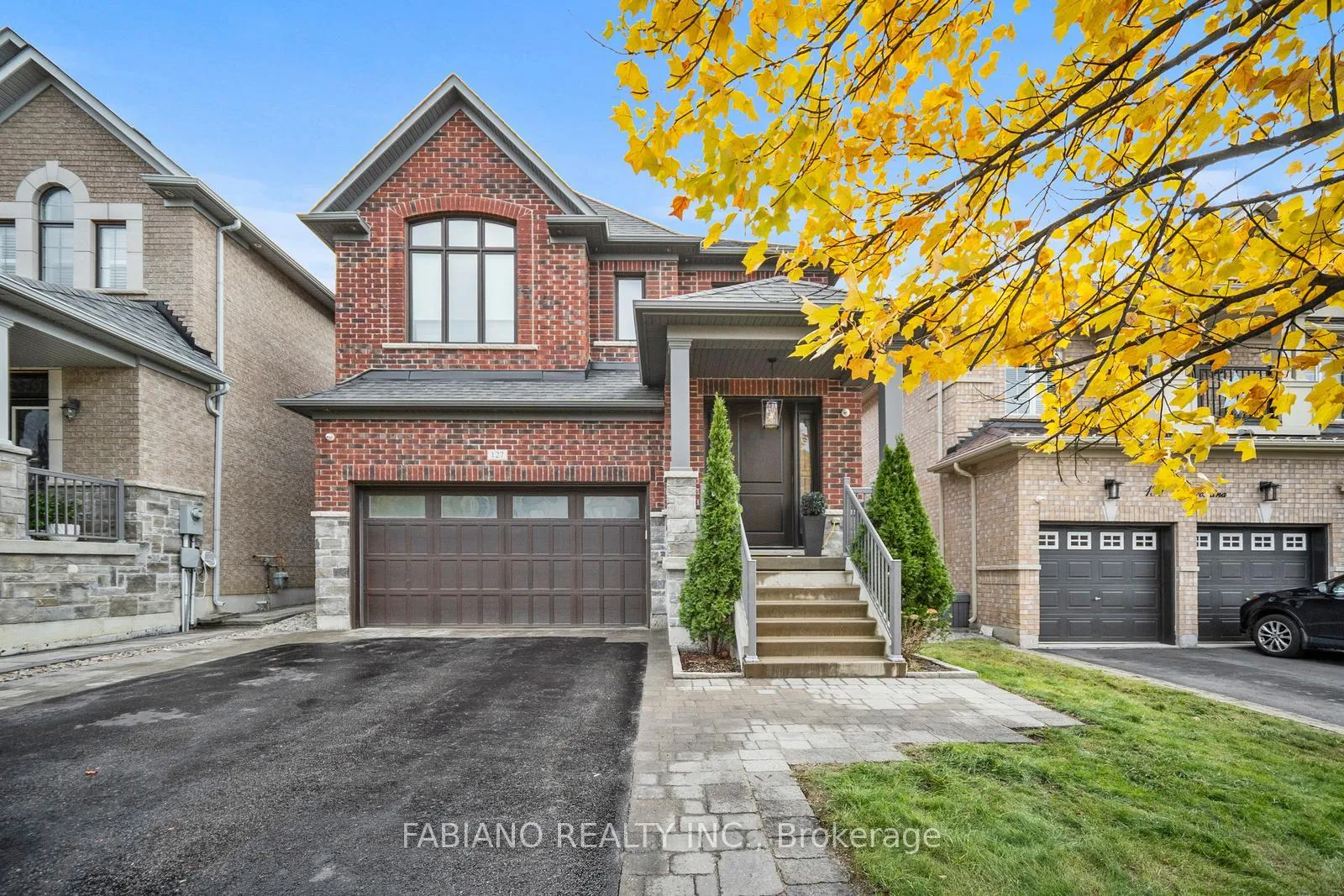 Photo 3 of 127 Via Toscana, Vaughan, Vellore Village — HOMEH