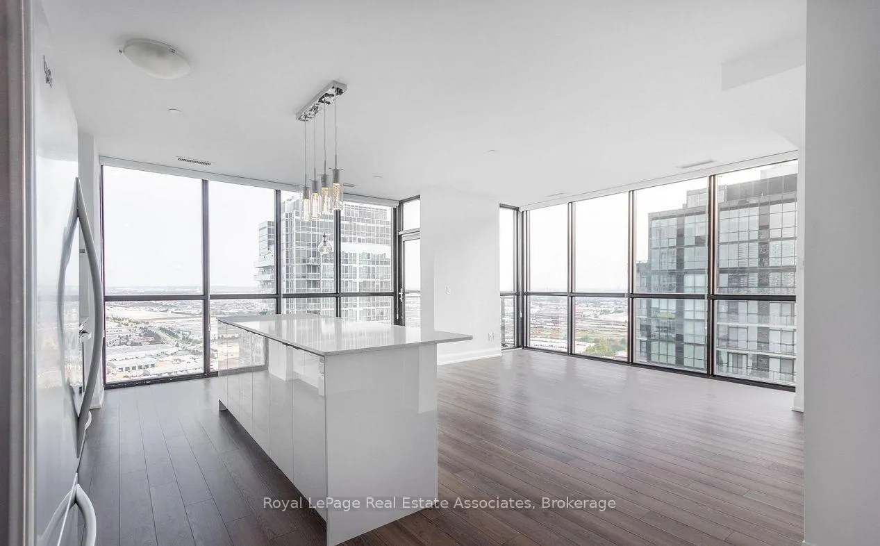 Photo 3 of Unit 3507, 2910 Hwy 7, Vaughan, Concord — HOMEH