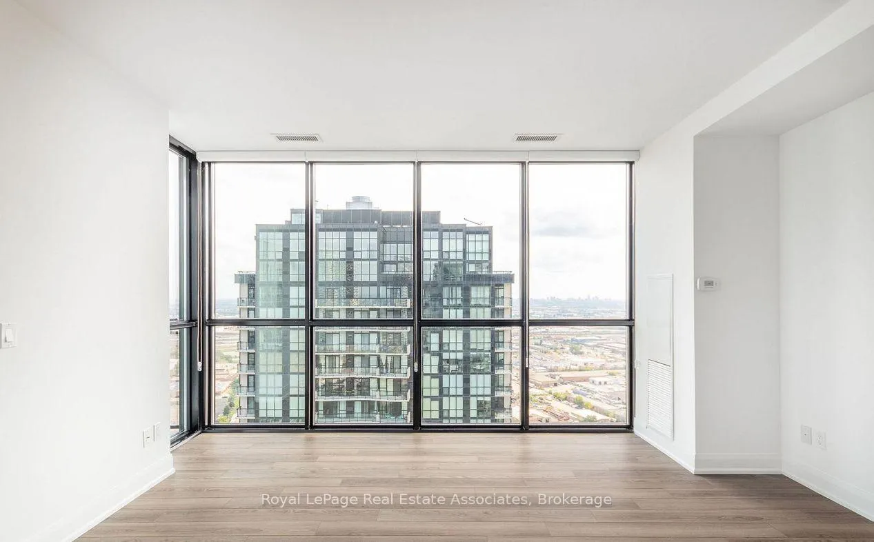Photo 4 of Unit 3507, 2910 Hwy 7, Vaughan, Concord — HOMEH