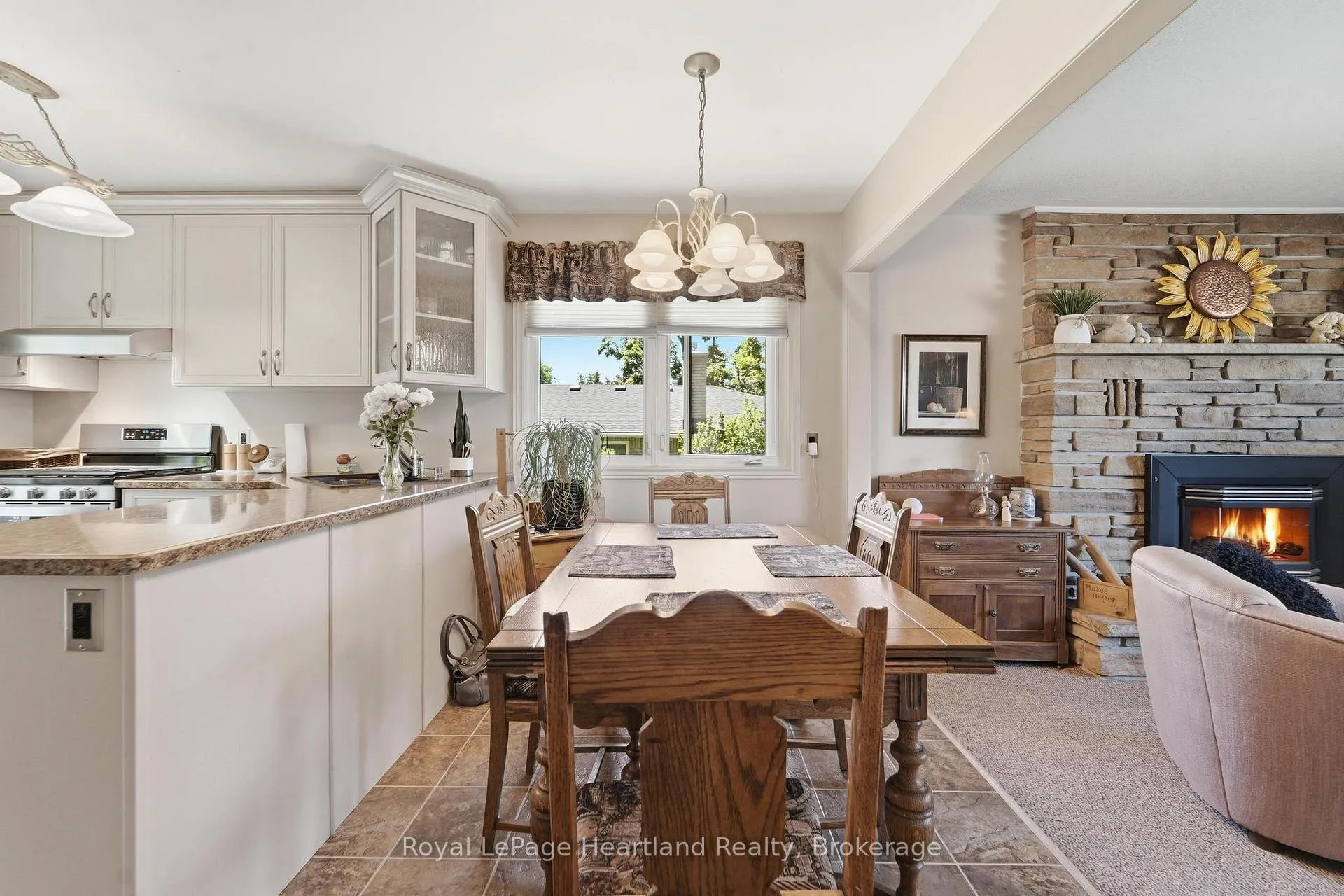 Photo 9 of 235 Hincks Street, Goderich, Goderich (Town) — HOMEH