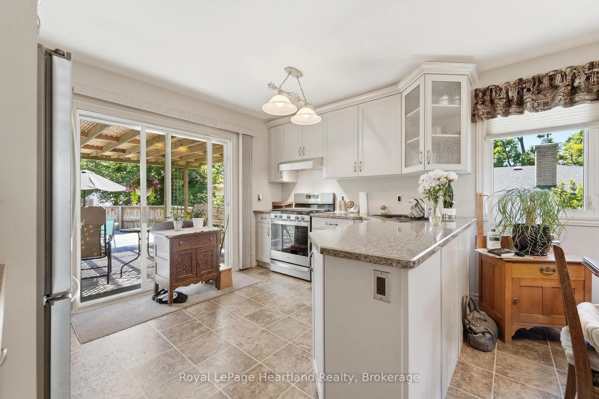 Photo 10 of 235 Hincks Street, Goderich, Goderich (Town) — HOMEH