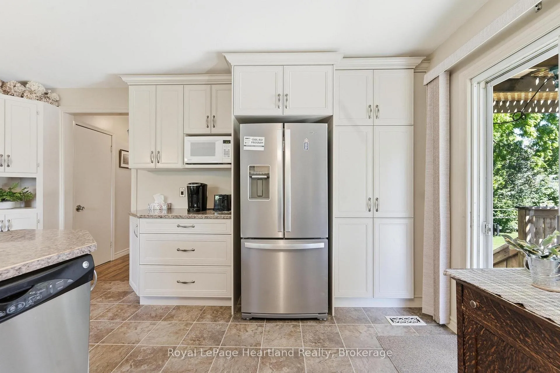Photo 12 of 235 Hincks Street, Goderich, Goderich (Town) — HOMEH