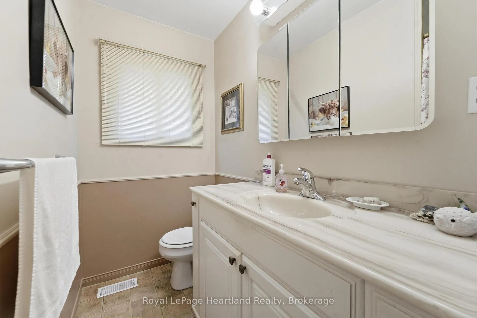 Photo 14 of 235 Hincks Street, Goderich, Goderich (Town) — HOMEH