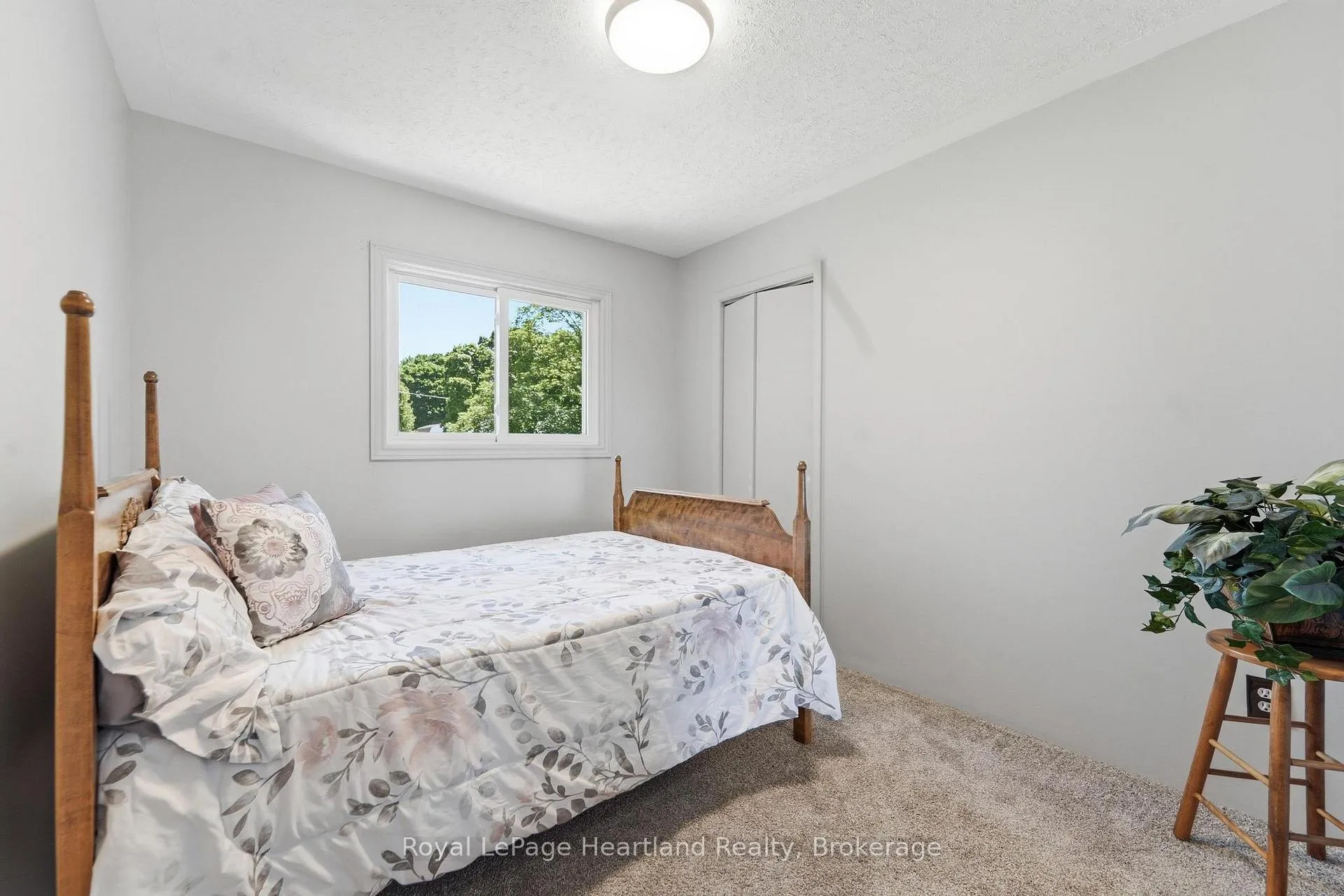 Photo 15 of 235 Hincks Street, Goderich, Goderich (Town) — HOMEH