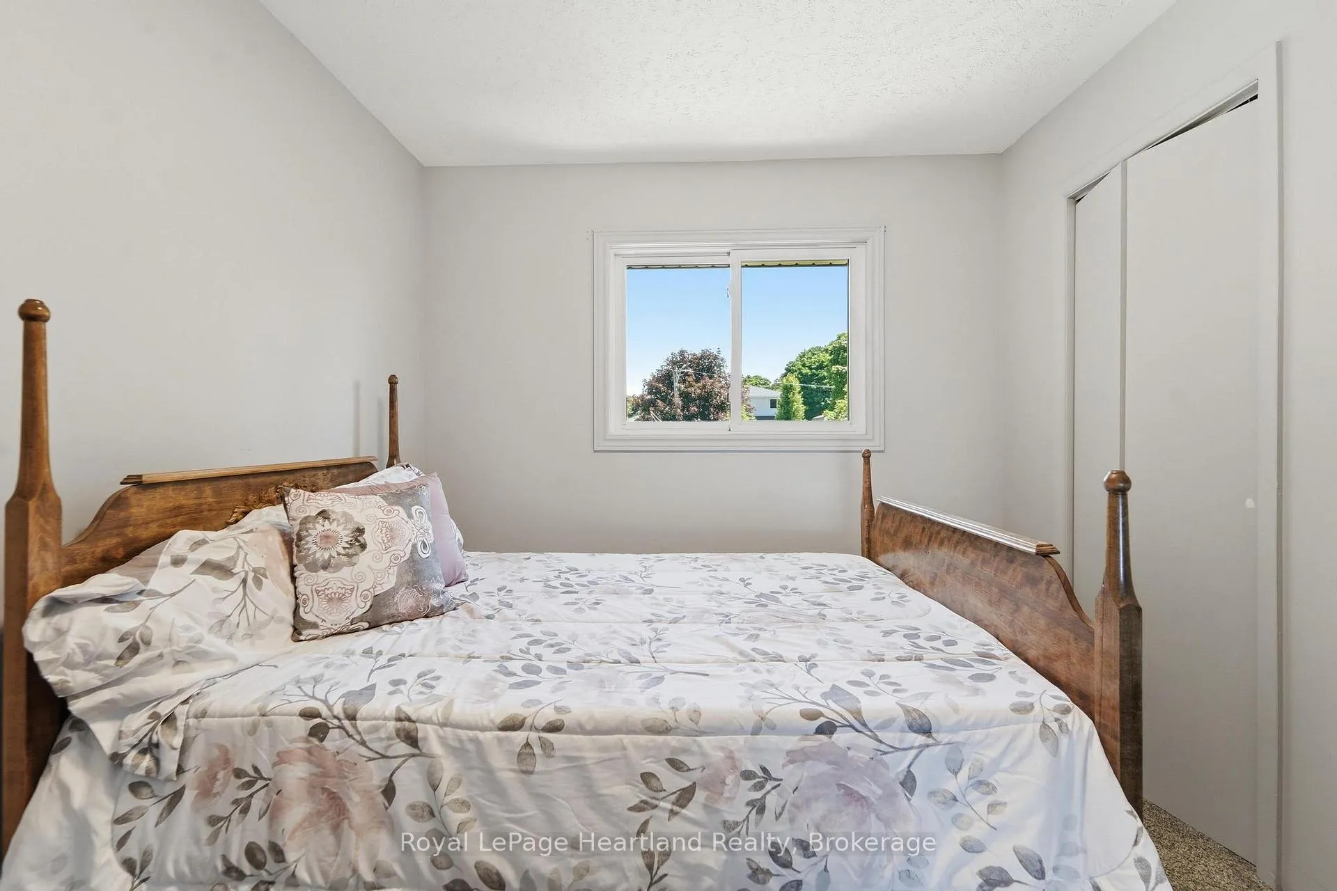 Photo 16 of 235 Hincks Street, Goderich, Goderich (Town) — HOMEH
