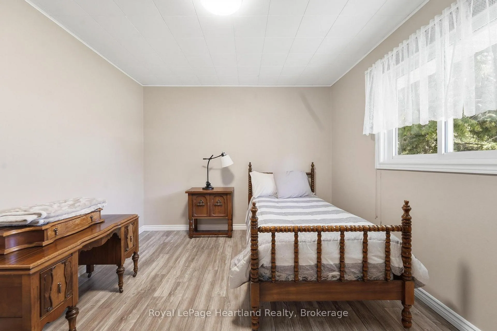 Photo 18 of 235 Hincks Street, Goderich, Goderich (Town) — HOMEH