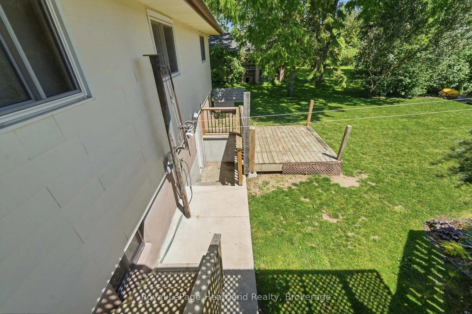 Photo 37 of 235 Hincks Street, Goderich, Goderich (Town) — HOMEH