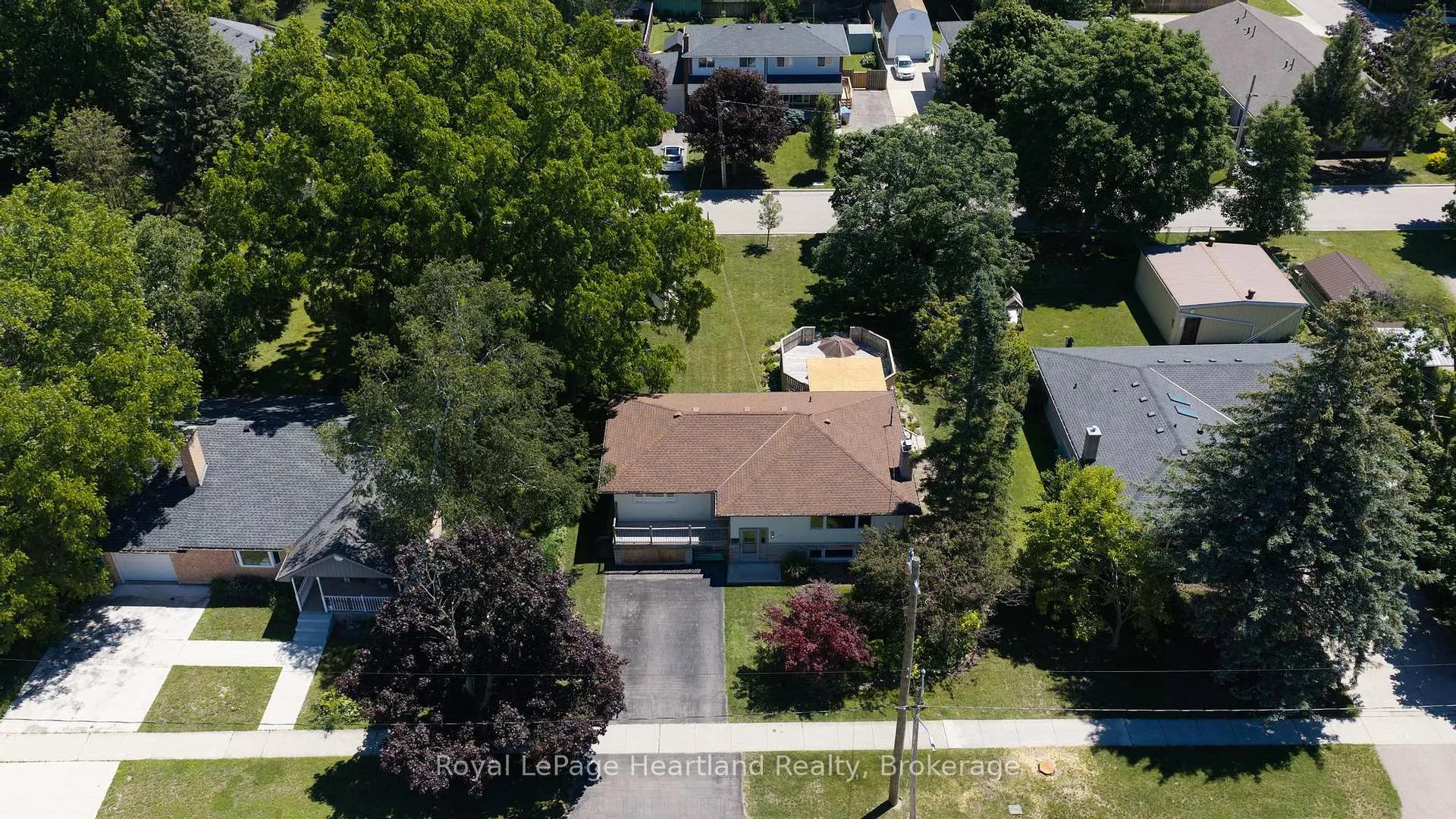 Photo 39 of 235 Hincks Street, Goderich, Goderich (Town) — HOMEH