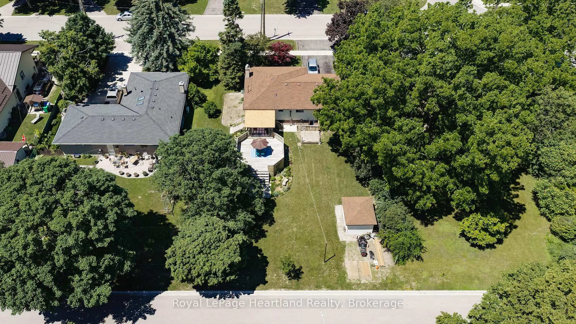 Photo 41 of 235 Hincks Street, Goderich, Goderich (Town) — HOMEH