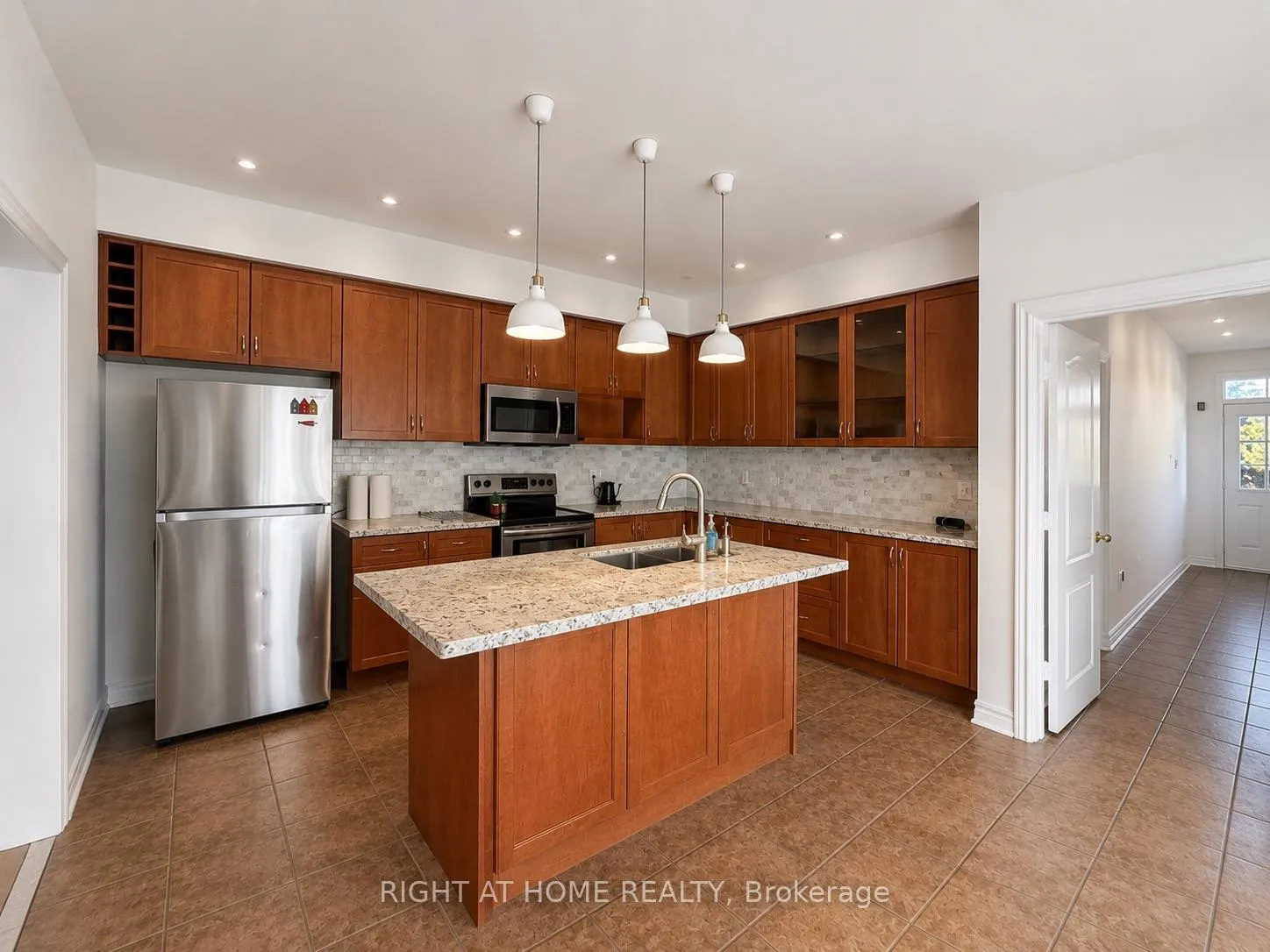 Photo 4 of 20 Spring Arbour Road, Vaughan, Patterson — HOMEH