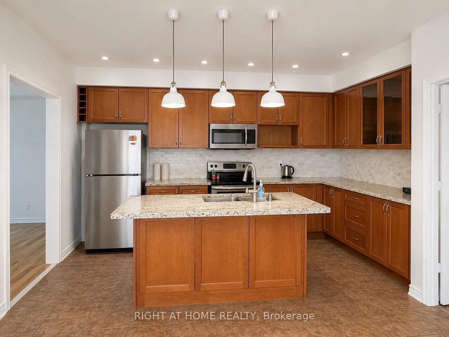 Photo 5 of 20 Spring Arbour Road, Vaughan, Patterson — HOMEH