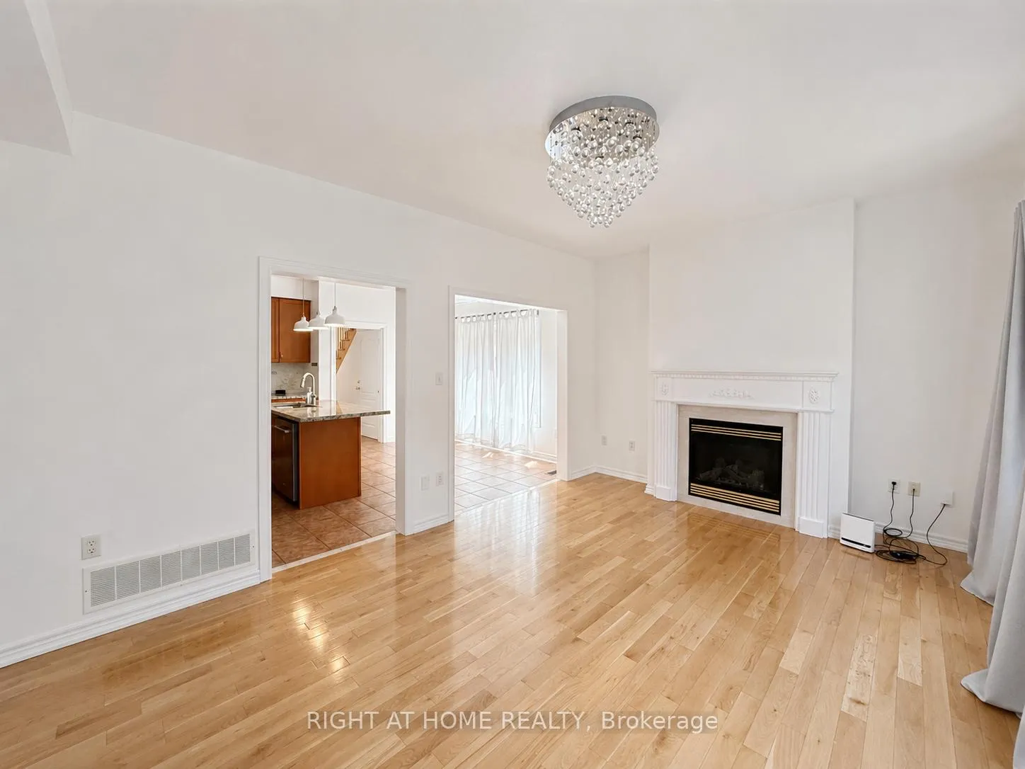 Photo 6 of 20 Spring Arbour Road, Vaughan, Patterson — HOMEH