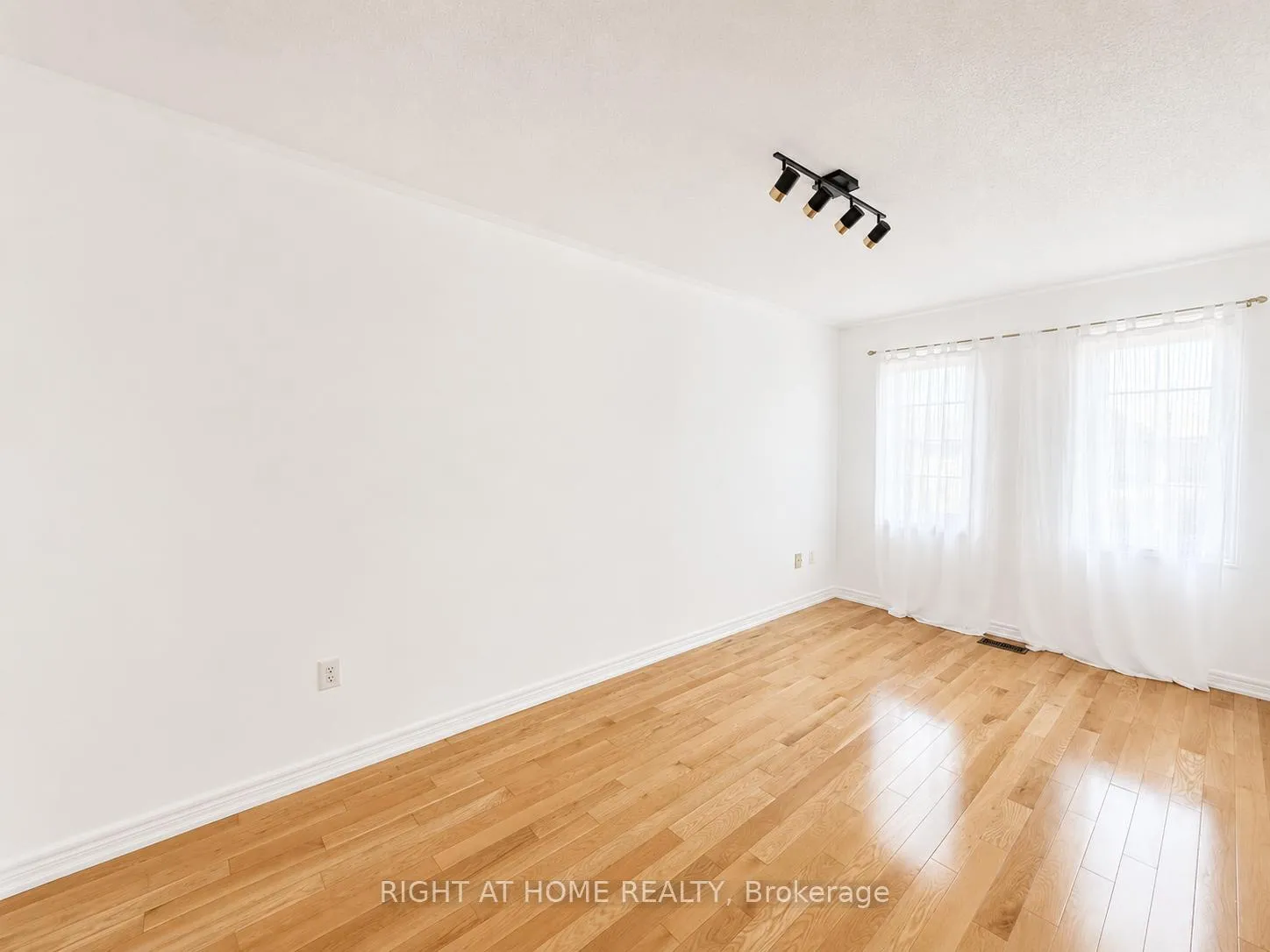 Photo 8 of 20 Spring Arbour Road, Vaughan, Patterson — HOMEH