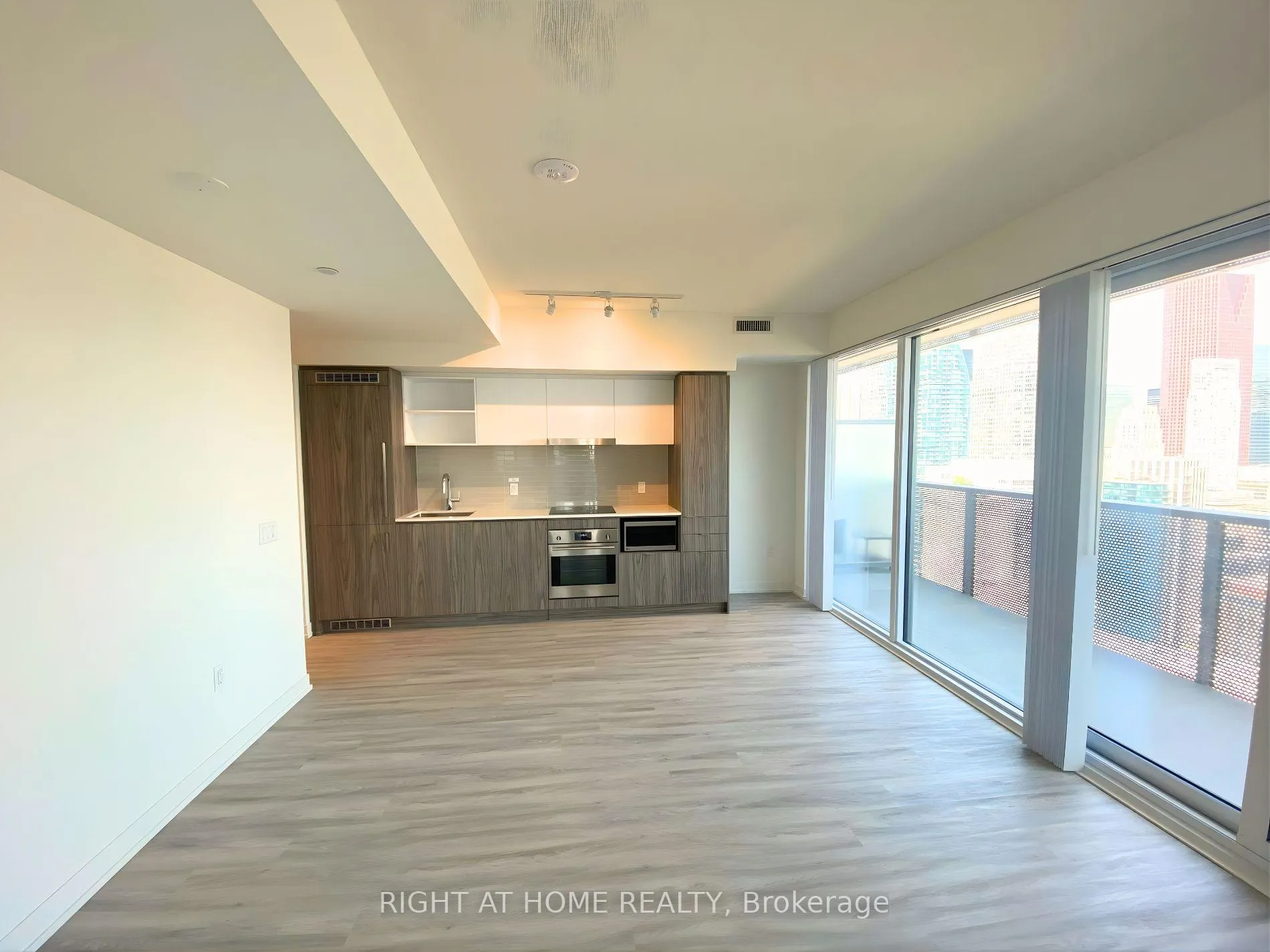 Photo 2 of Unit 4005, 55 Cooper Street, Toronto, Waterfront Communities — HOMEH