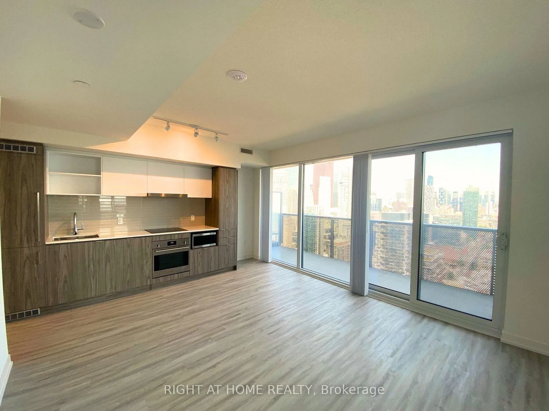 Photo 4 of Unit 4005, 55 Cooper Street, Toronto, Waterfront Communities — HOMEH