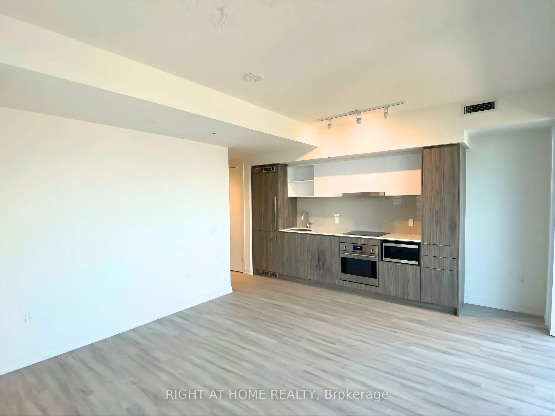 Photo 5 of Unit 4005, 55 Cooper Street, Toronto, Waterfront Communities — HOMEH