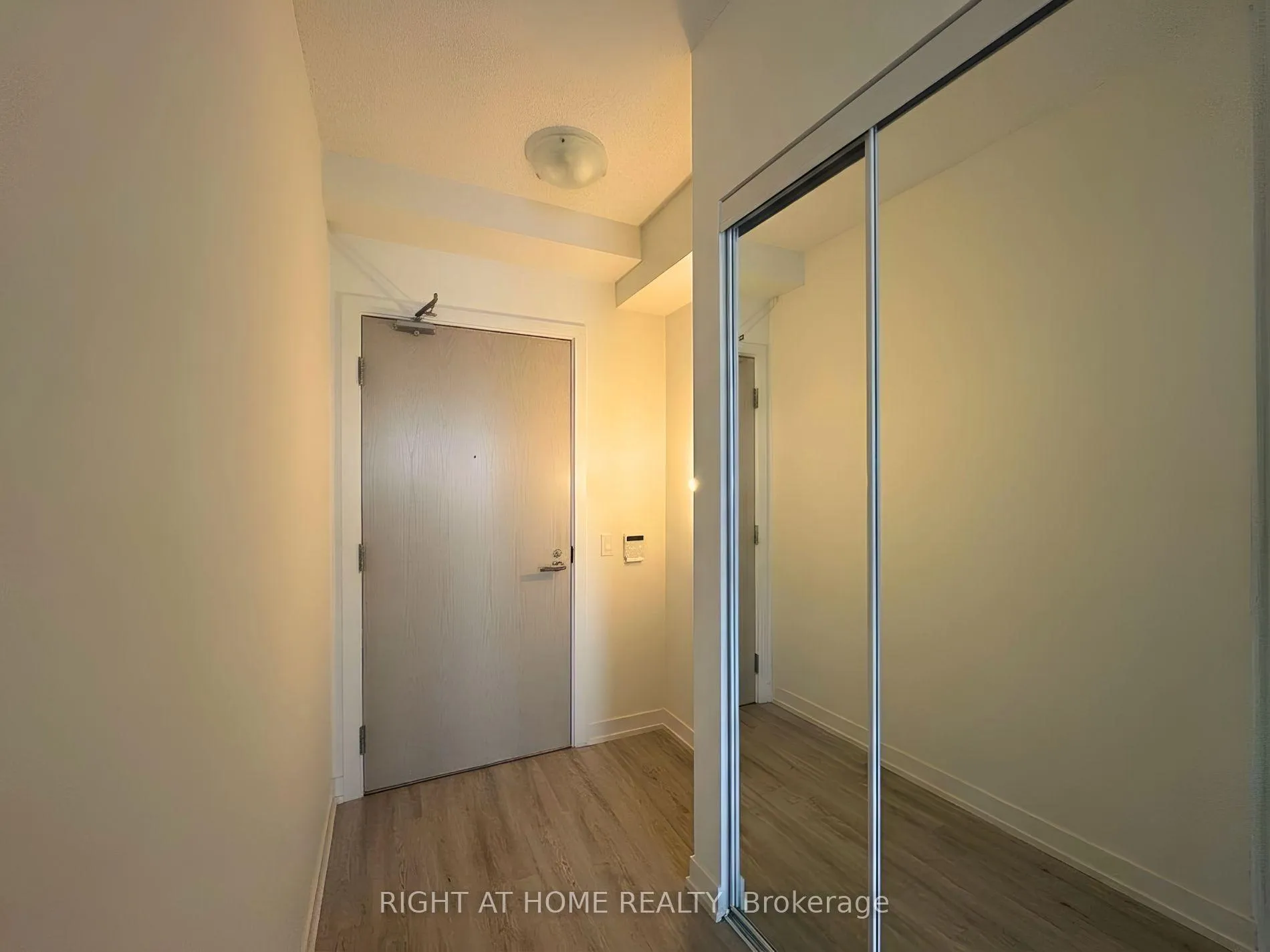 Photo 6 of Unit 4005, 55 Cooper Street, Toronto, Waterfront Communities — HOMEH