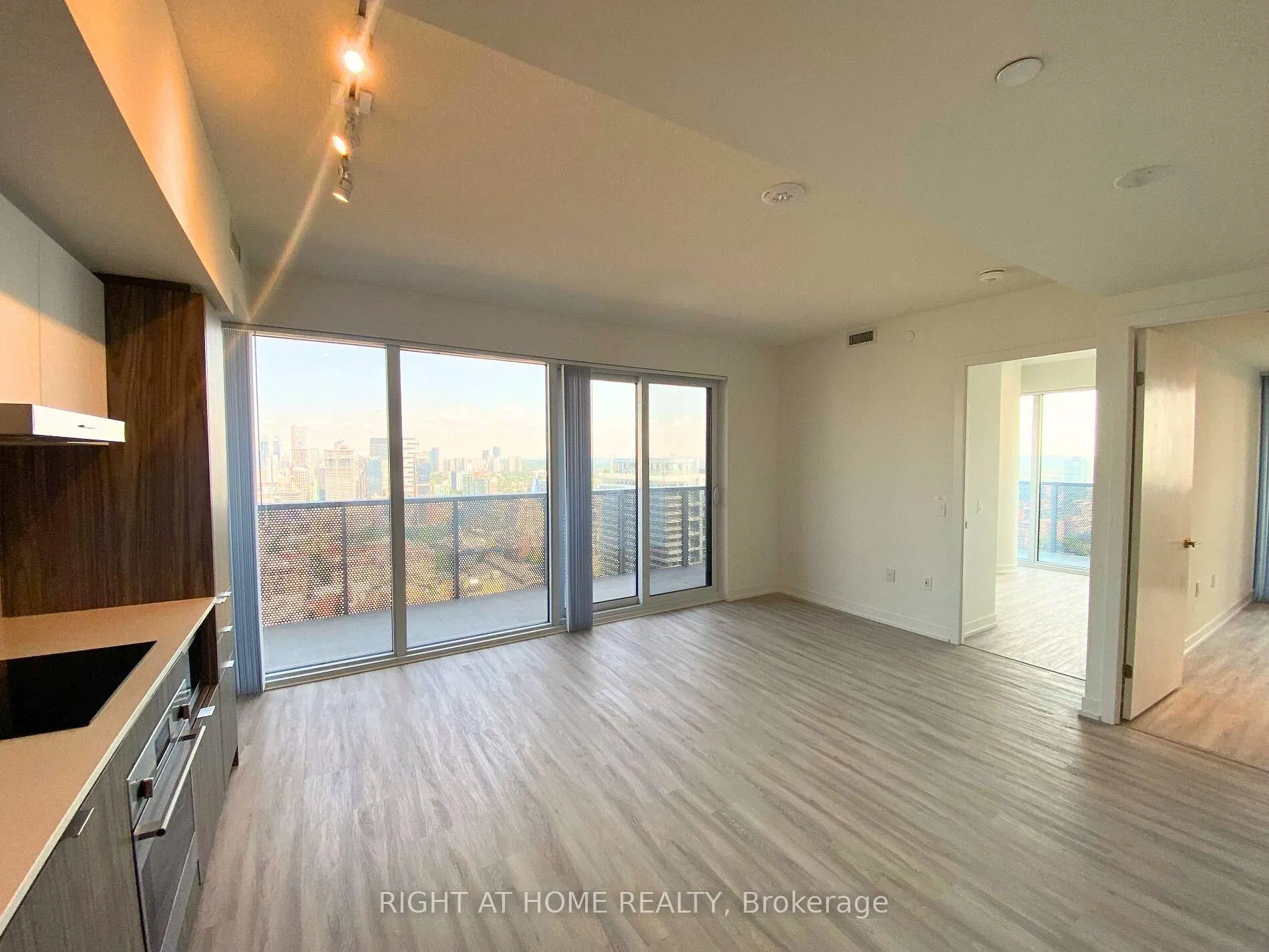 Photo 8 of Unit 4005, 55 Cooper Street, Toronto, Waterfront Communities — HOMEH