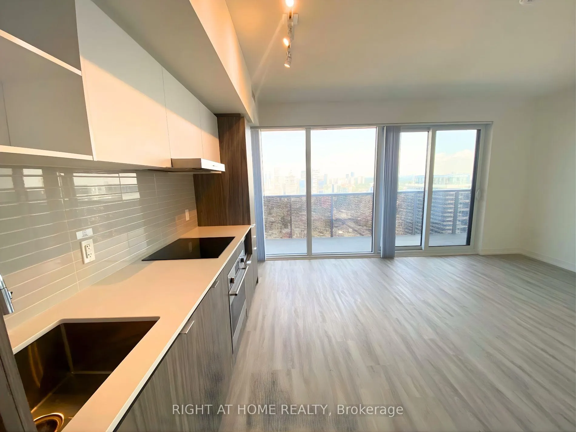 Photo 9 of Unit 4005, 55 Cooper Street, Toronto, Waterfront Communities — HOMEH
