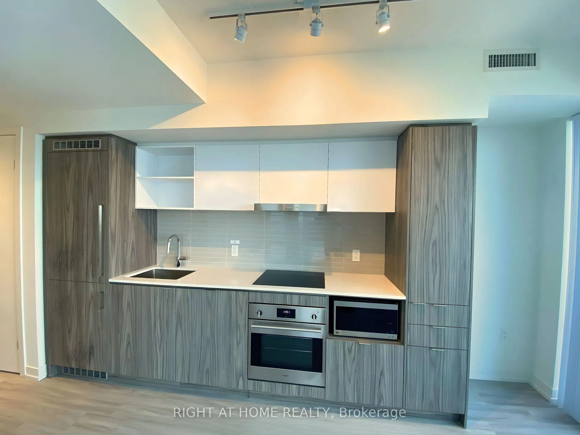 Photo 10 of Unit 4005, 55 Cooper Street, Toronto, Waterfront Communities — HOMEH