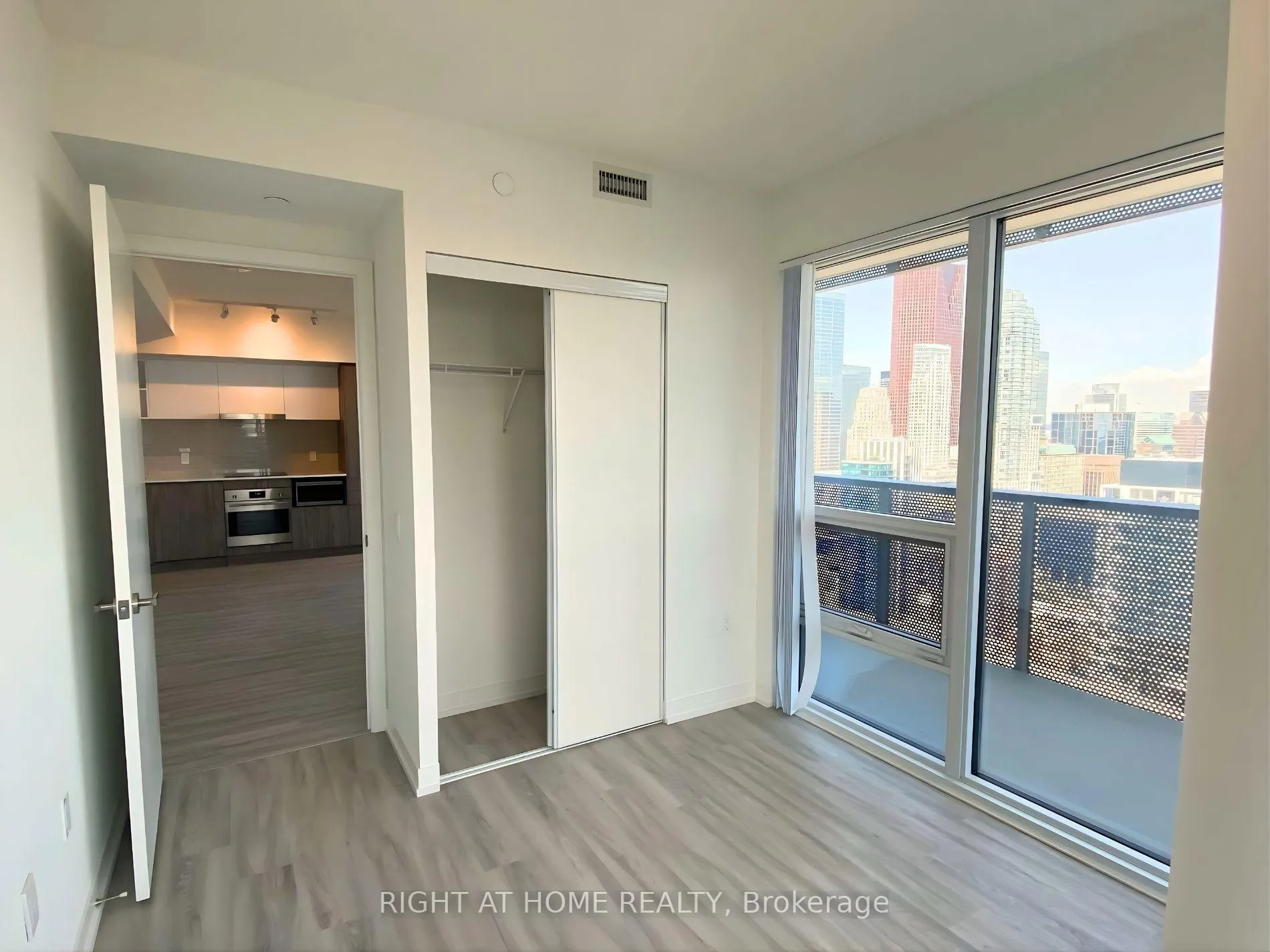 Photo 11 of Unit 4005, 55 Cooper Street, Toronto, Waterfront Communities — HOMEH