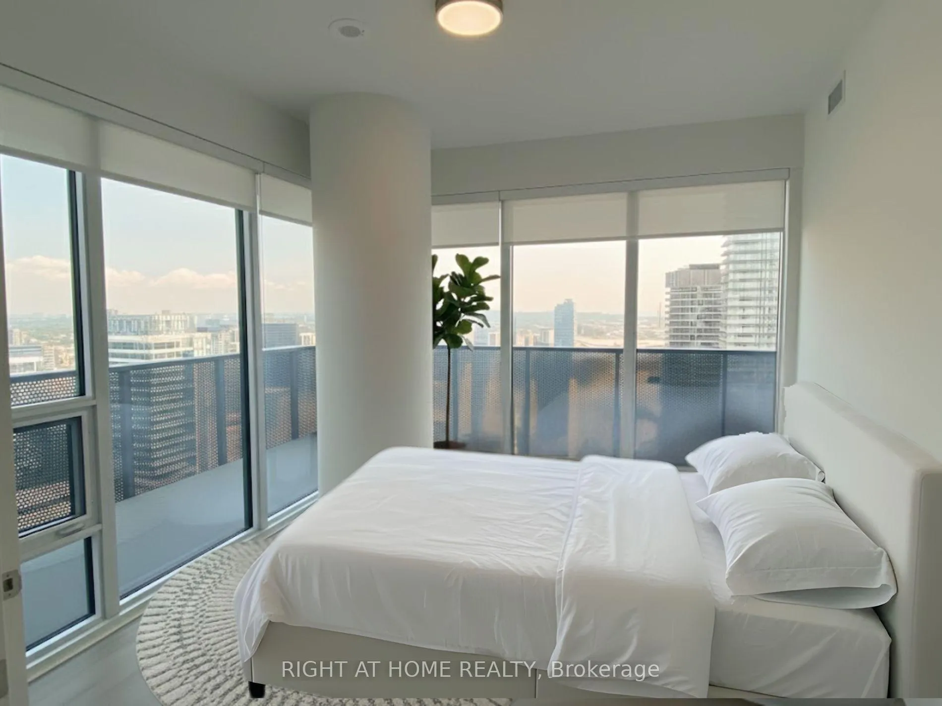 Photo 12 of Unit 4005, 55 Cooper Street, Toronto, Waterfront Communities — HOMEH
