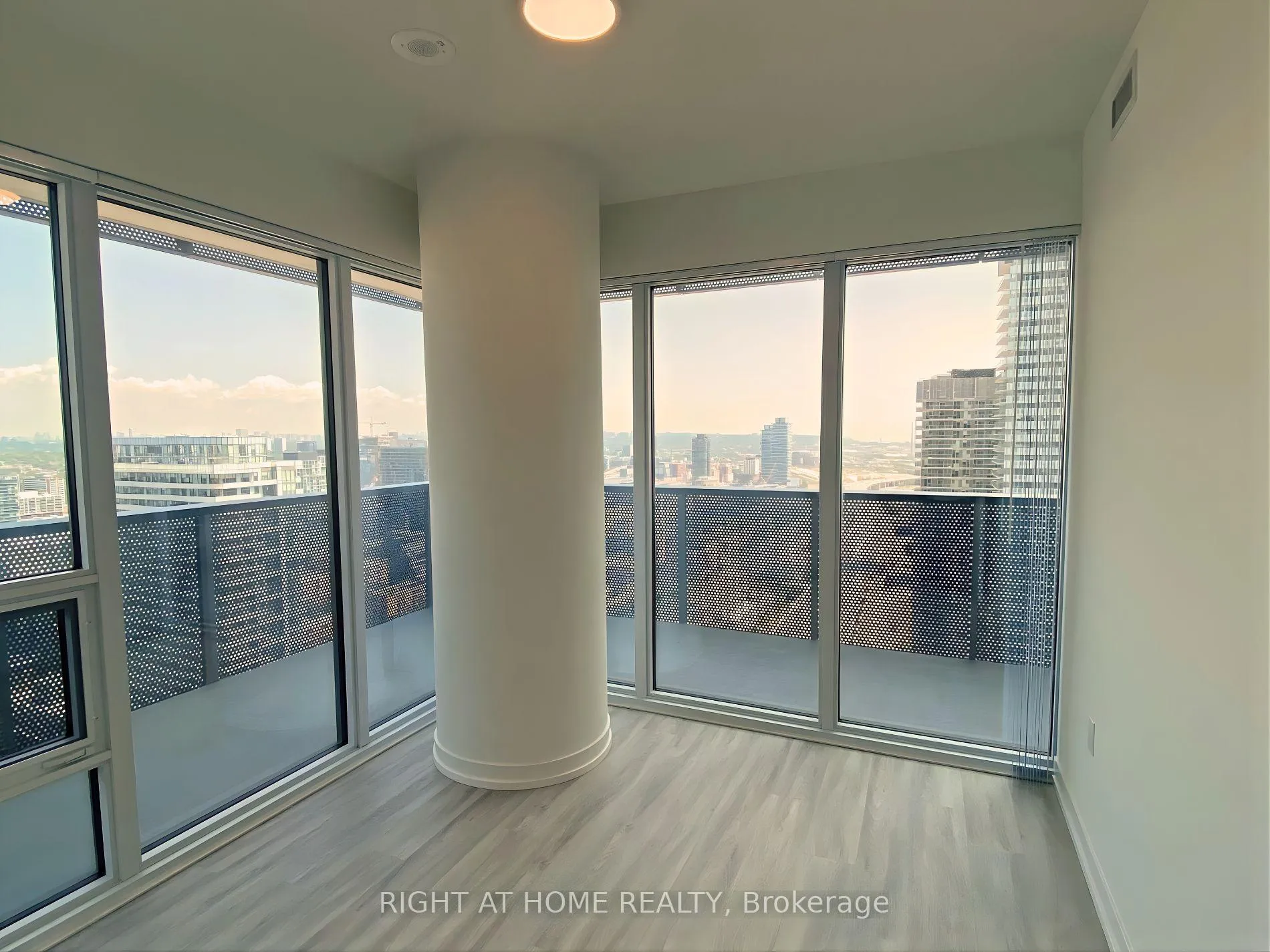 Photo 13 of Unit 4005, 55 Cooper Street, Toronto, Waterfront Communities — HOMEH