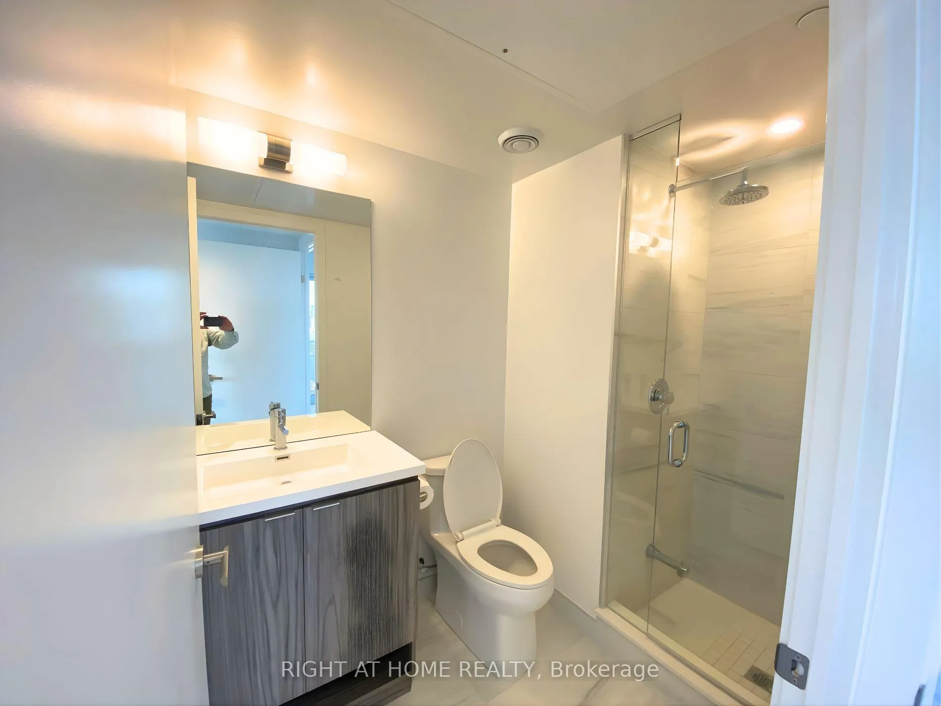 Photo 16 of Unit 4005, 55 Cooper Street, Toronto, Waterfront Communities — HOMEH