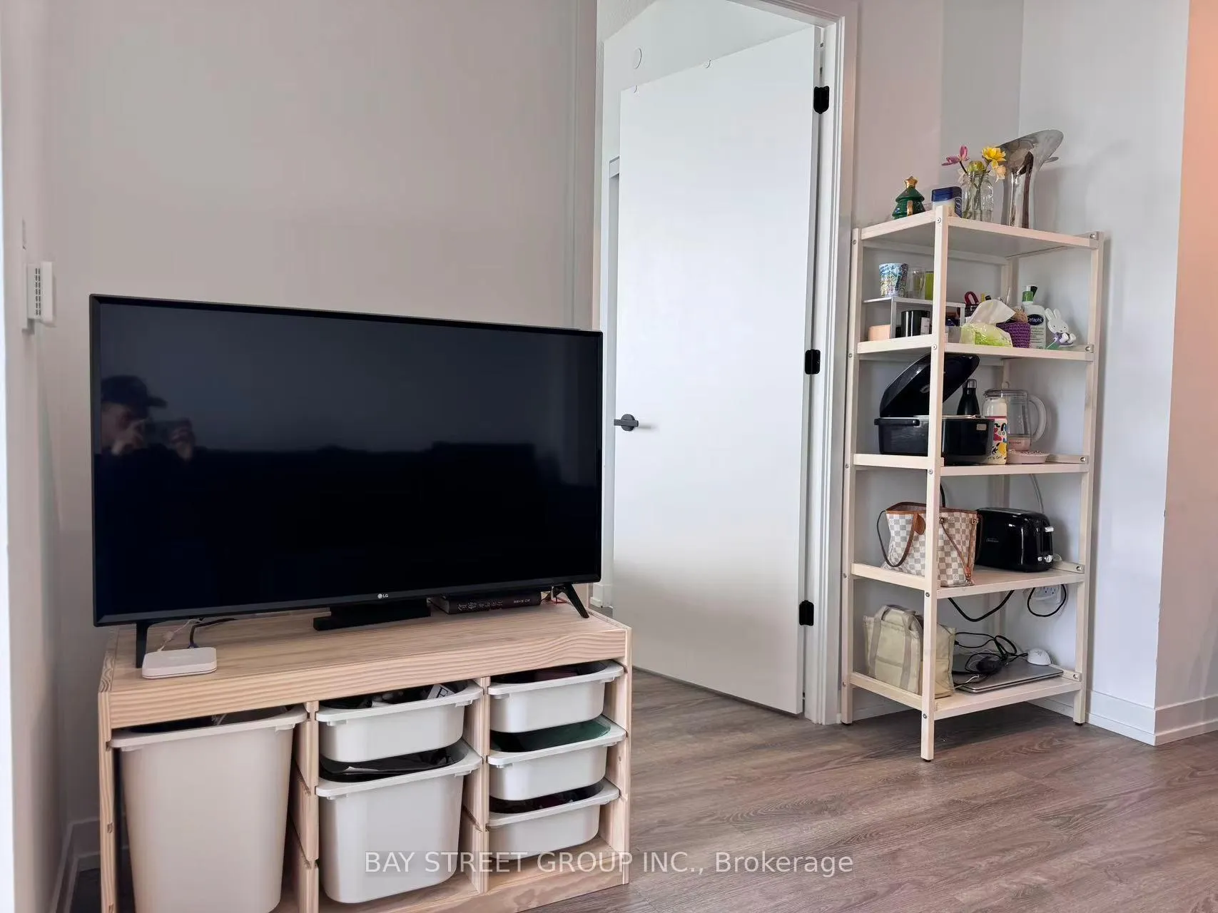 Photo 11 of Unit 1807, 8 Interchange Way, Vaughan, Vaughan Corporate Centre — HOMEH
