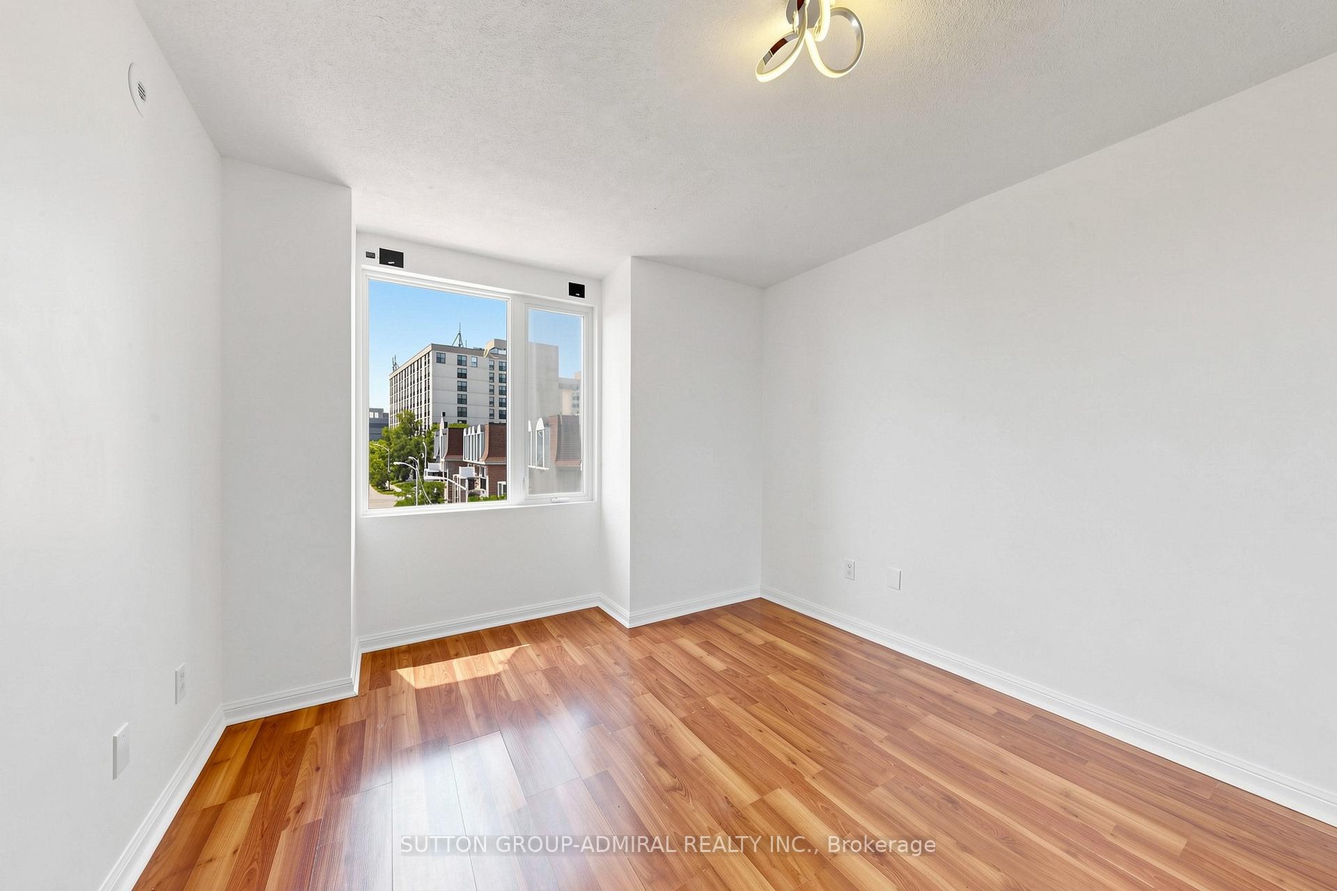 Photo 15 of 115 George Appleton Way, North York, Downsview-Roding-CFB — HOMEH