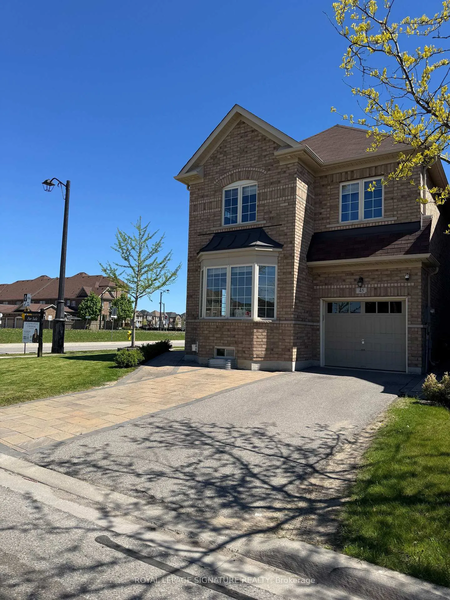 Photo 2 of 45 Pelham Drive, Vaughan, Kleinburg — HOMEH