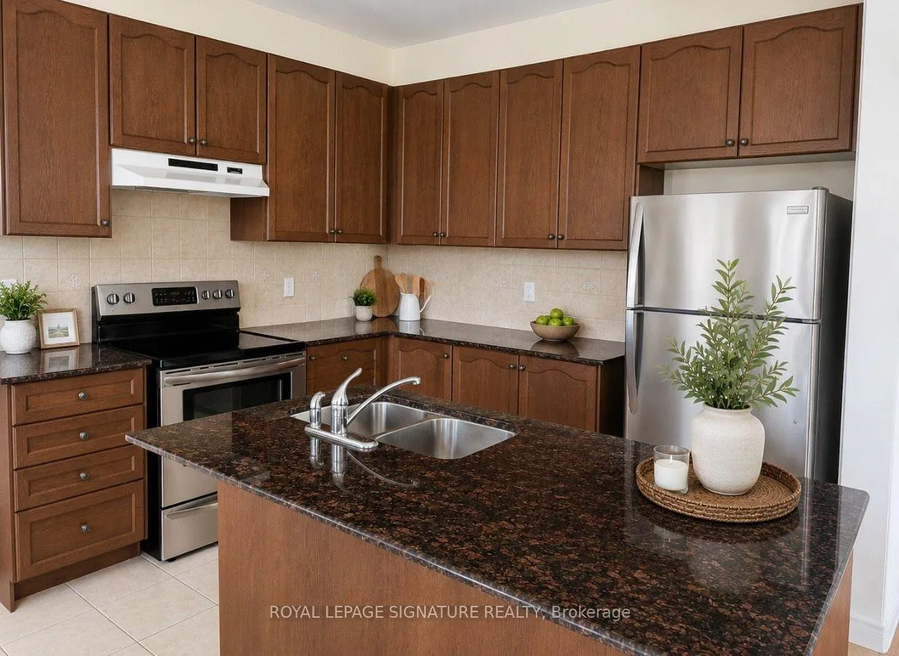 Photo 4 of 45 Pelham Drive, Vaughan, Kleinburg — HOMEH