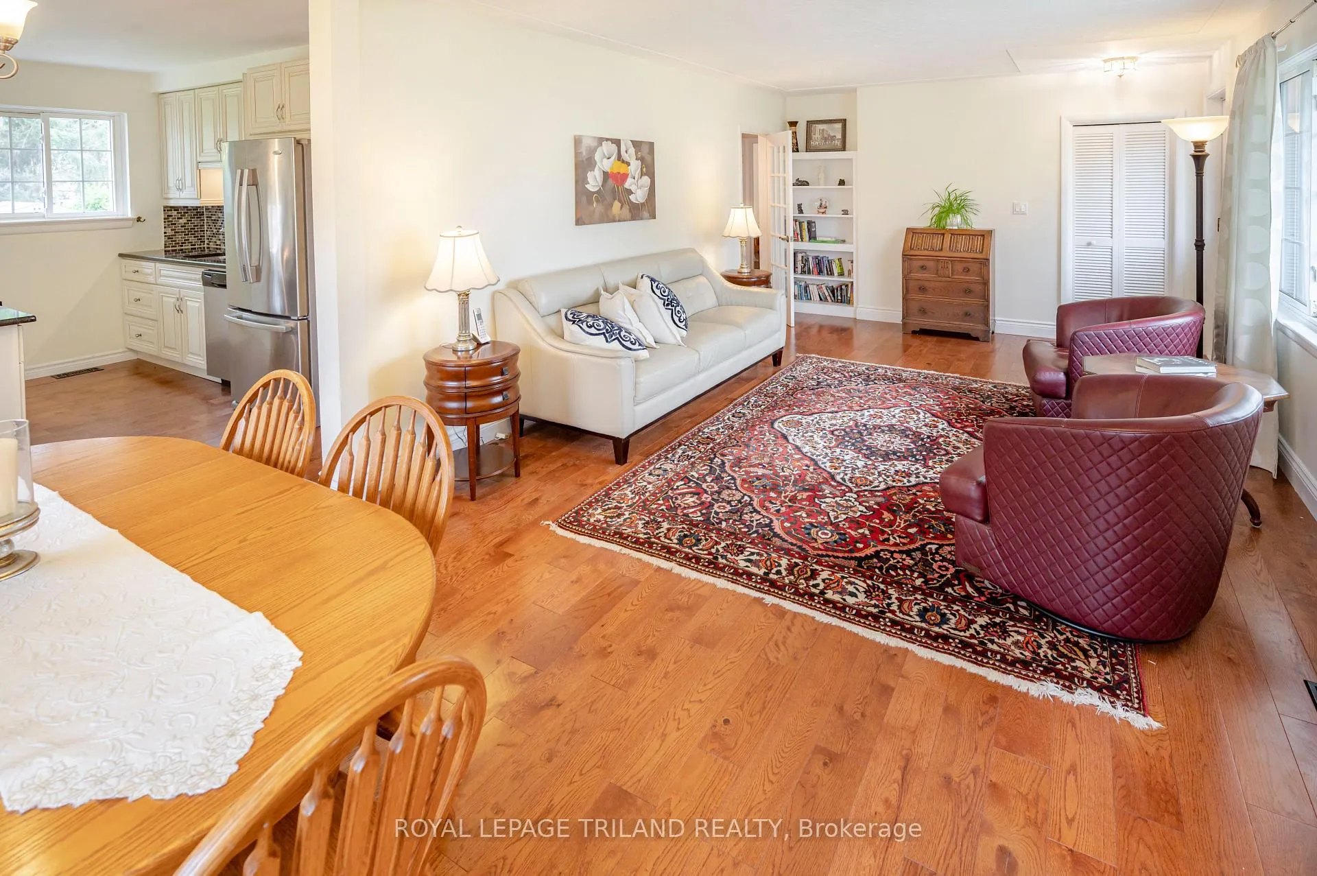 Photo 7 of 374 Griffith Street, London, South B — HOMEH