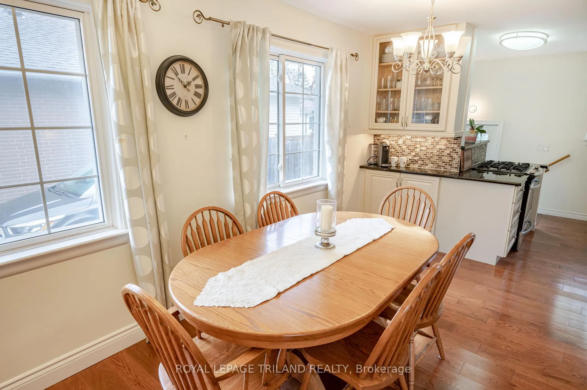 Photo 8 of 374 Griffith Street, London, South B — HOMEH