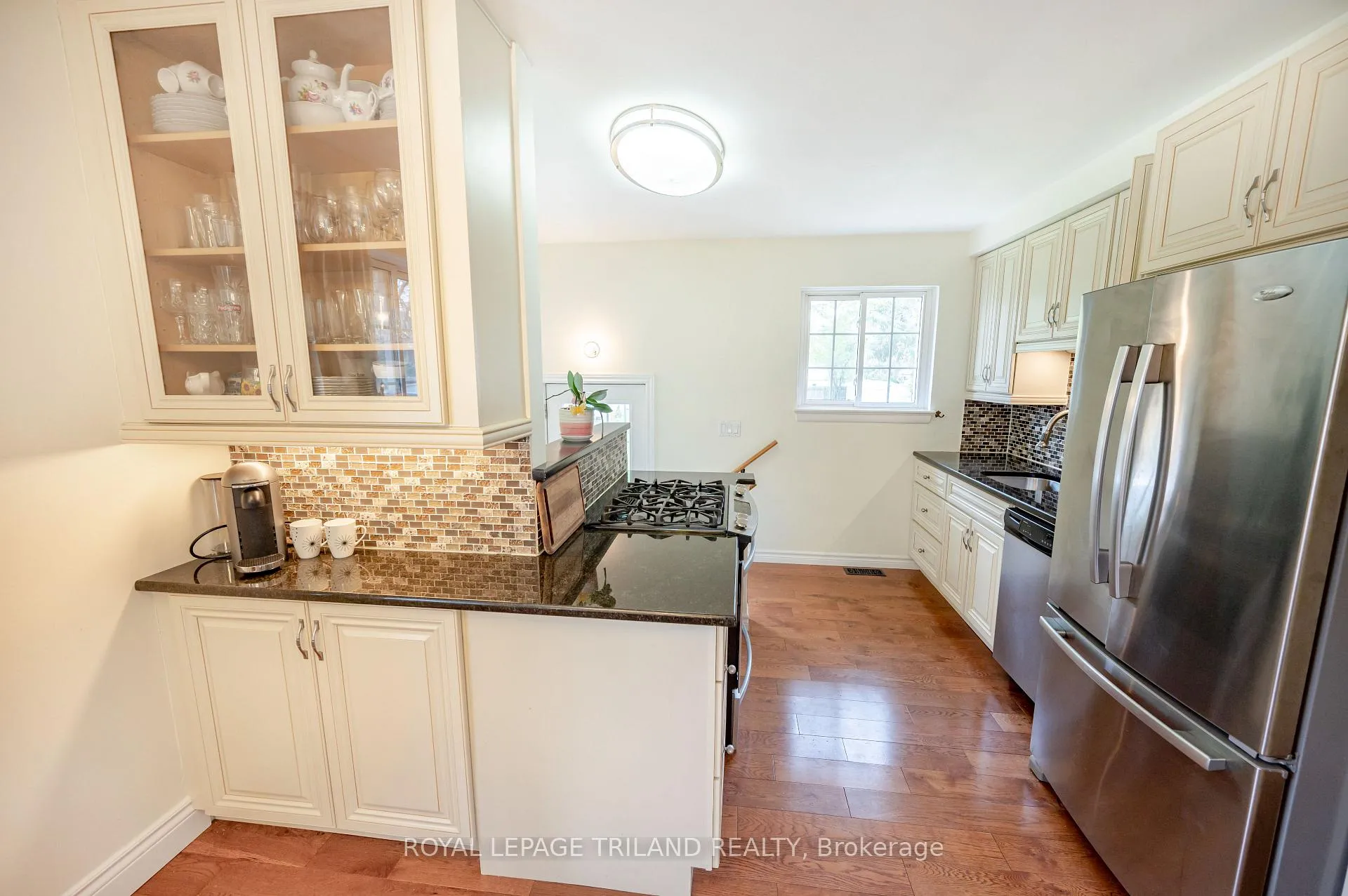 Photo 11 of 374 Griffith Street, London, South B — HOMEH