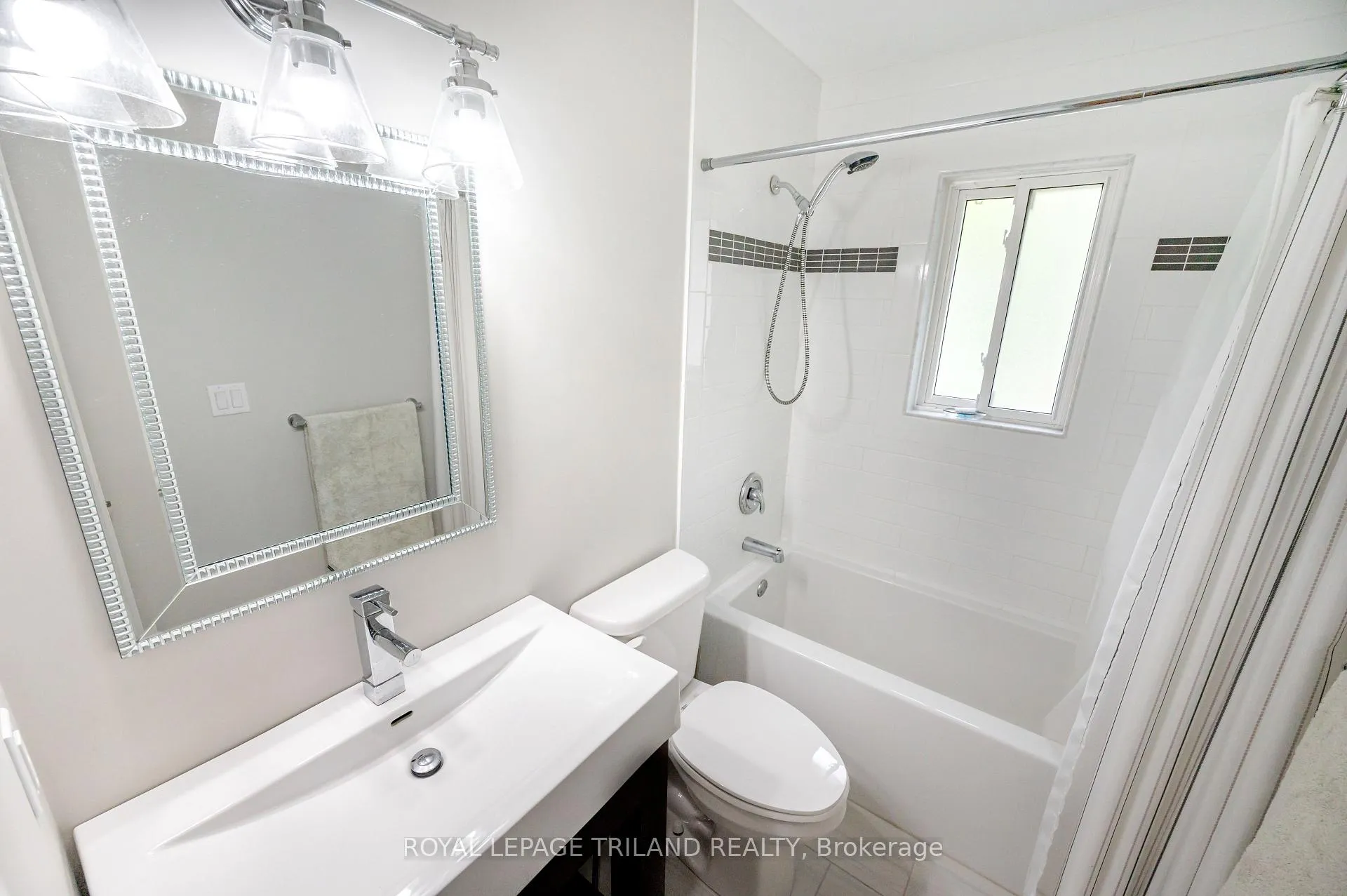 Photo 19 of 374 Griffith Street, London, South B — HOMEH