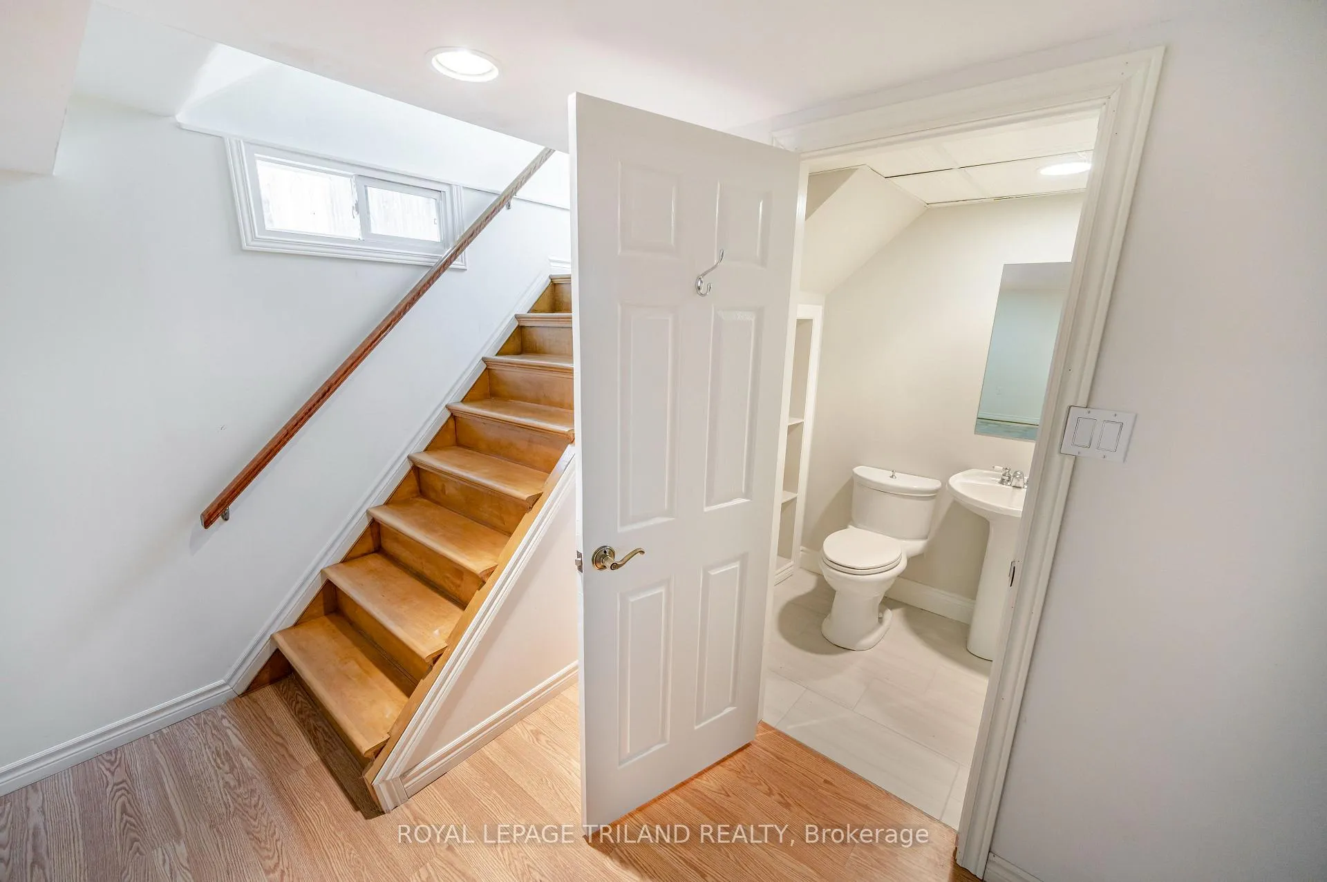 Photo 20 of 374 Griffith Street, London, South B — HOMEH