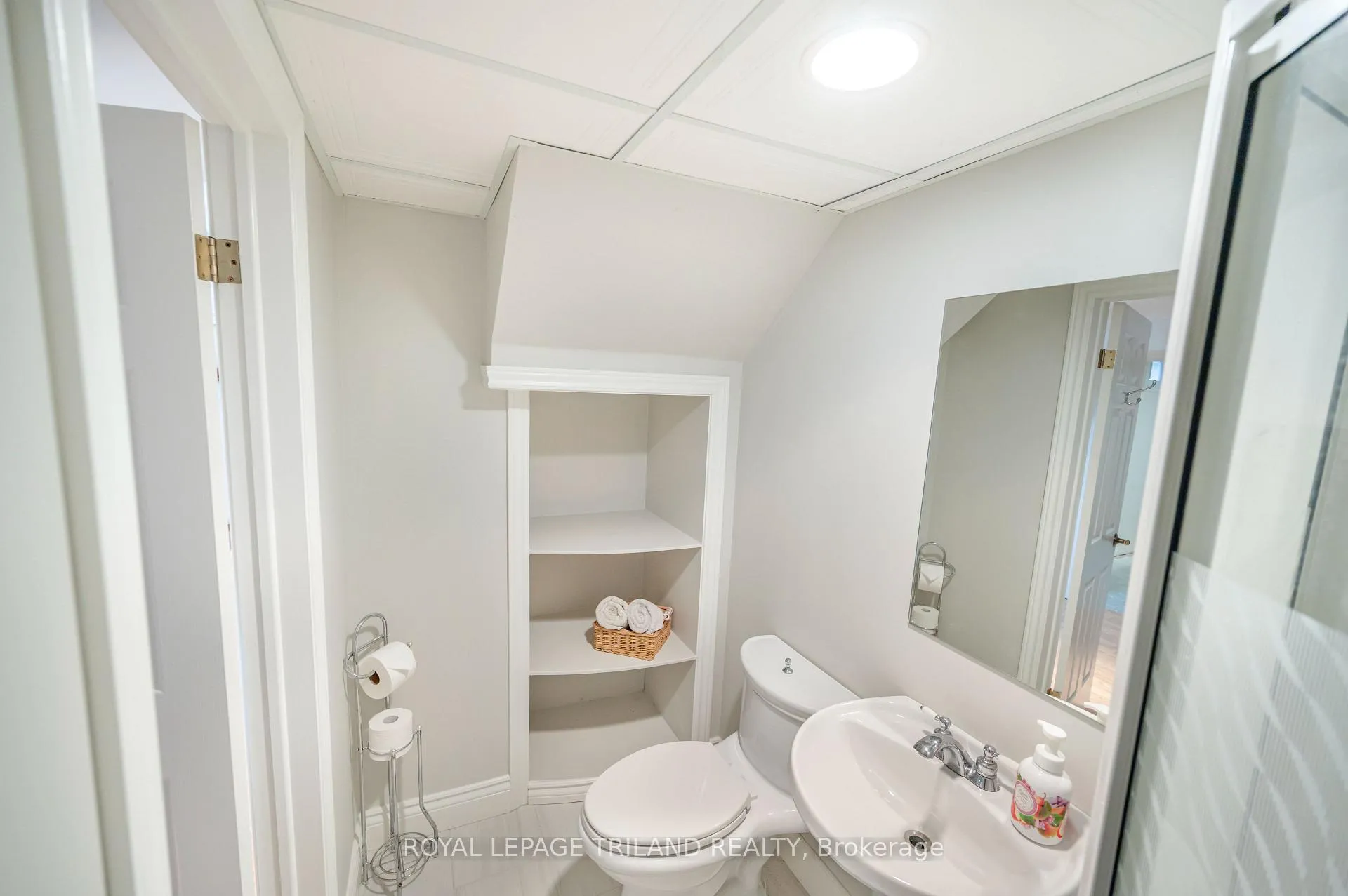 Photo 22 of 374 Griffith Street, London, South B — HOMEH