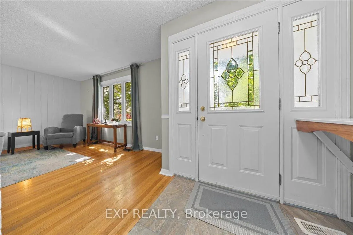 Photo 5 of 2697 Ulster Crescent, Ottawa, Riverside Park — HOMEH
