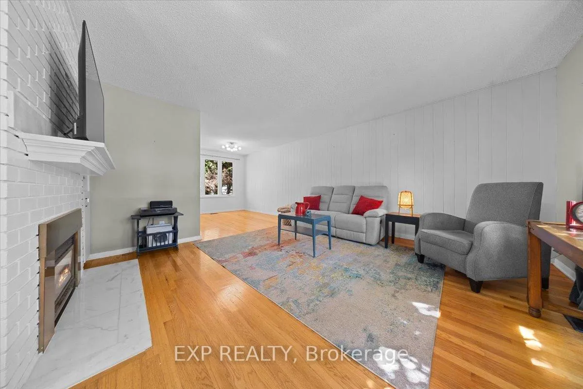 Photo 6 of 2697 Ulster Crescent, Ottawa, Riverside Park — HOMEH