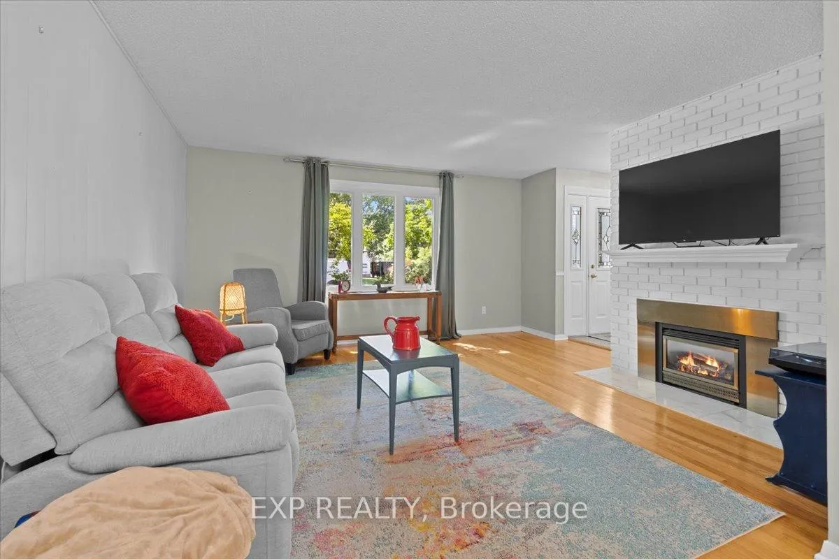 Photo 12 of 2697 Ulster Crescent, Ottawa, Riverside Park — HOMEH