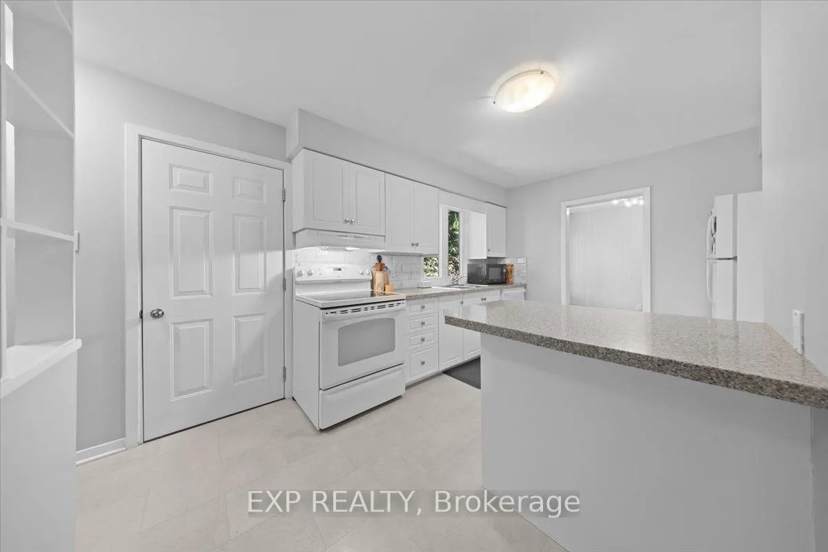 Photo 18 of 2697 Ulster Crescent, Ottawa, Riverside Park — HOMEH