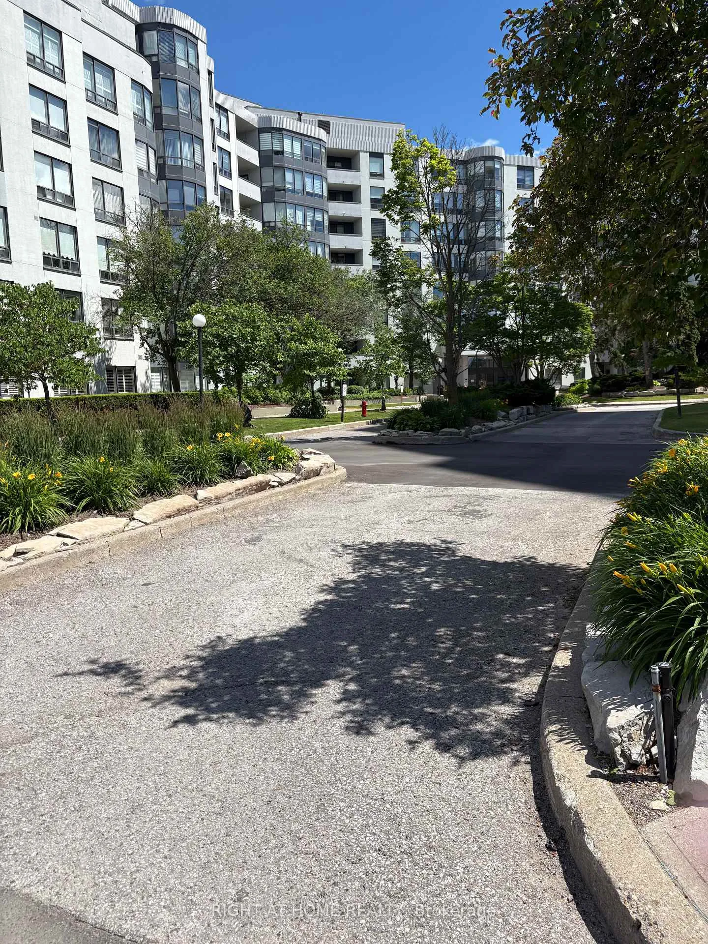 Photo 2 of Unit 412, 333 Clark Avenue W, Vaughan, Crestwood-Springfarm-Yorkhill — HOMEH