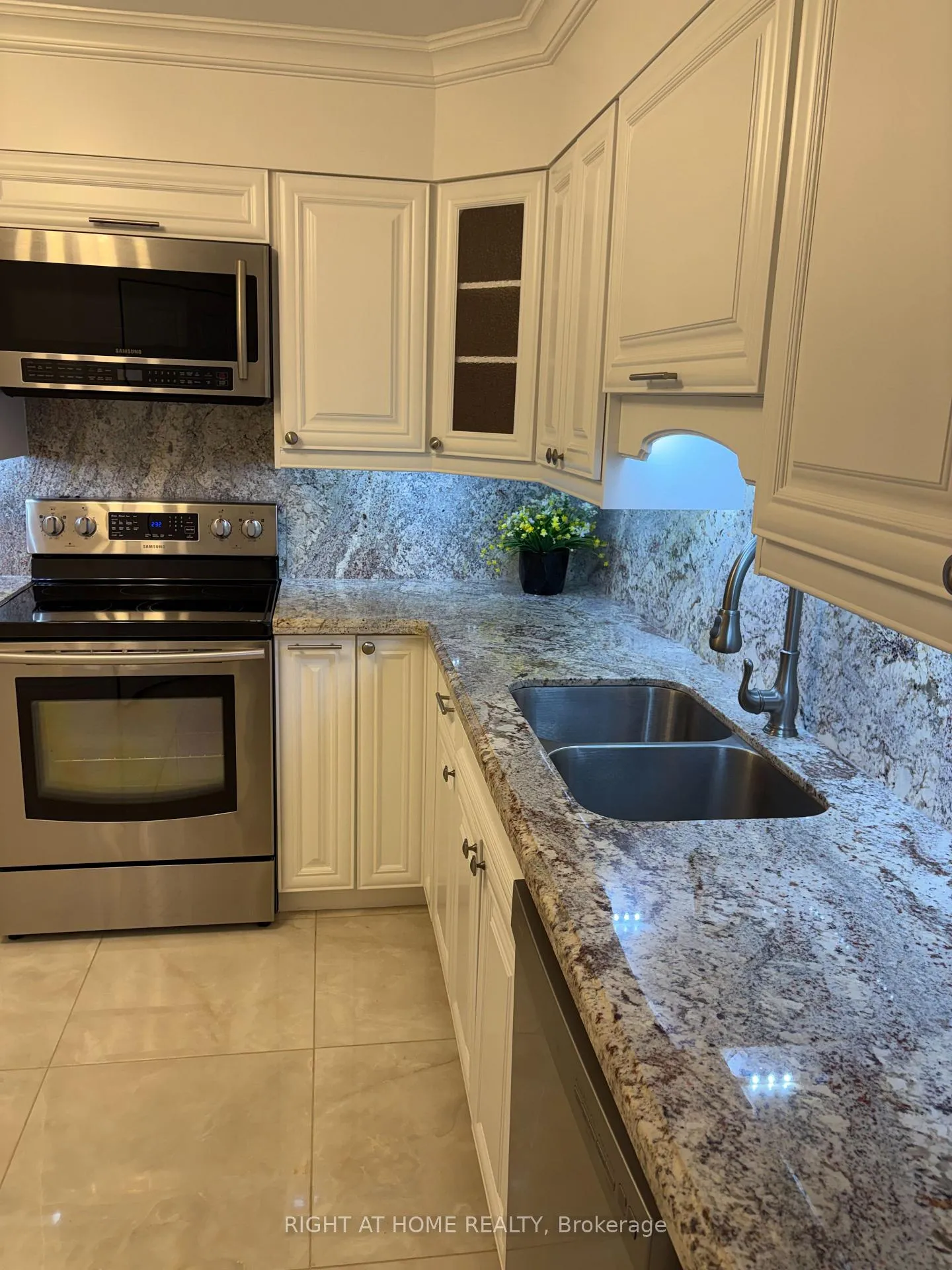 Photo 20 of Unit 412, 333 Clark Avenue W, Vaughan, Crestwood-Springfarm-Yorkhill — HOMEH